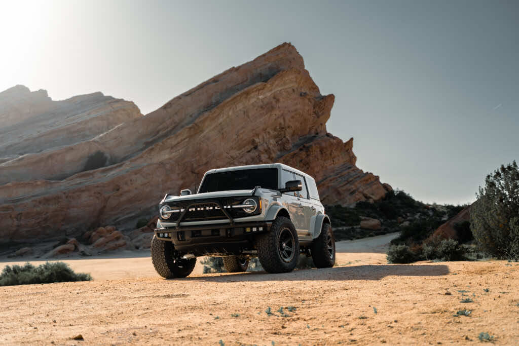 A 2022 Ford Bronco Sasquatch on BD-O102 Textured Black Wheels