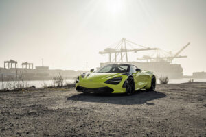 A MacLaren 720s on 20 inch Blaque Diamond BD-F25 Gloss Black Wheels