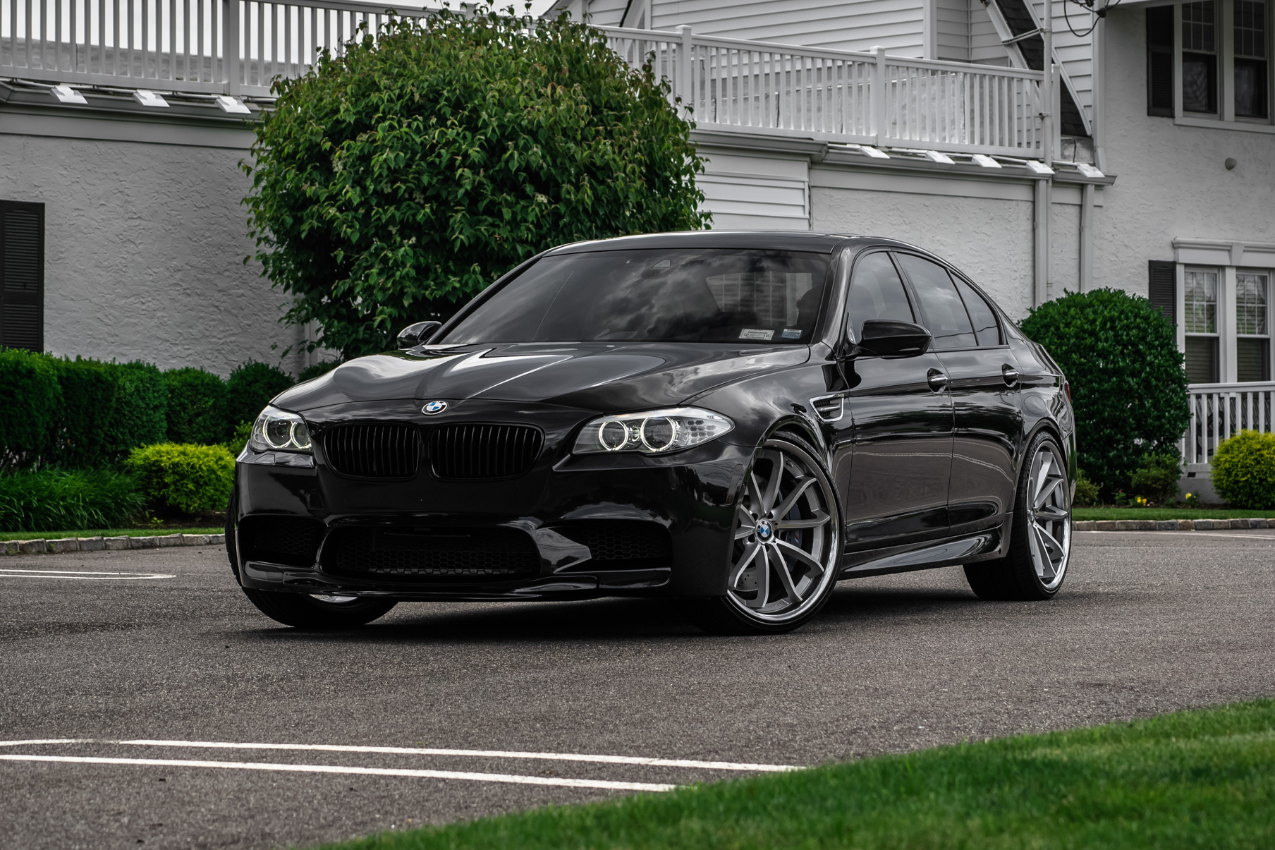 A BMW M5 on 22 Inch Blaque Diamond BD-23 Silver Wheels