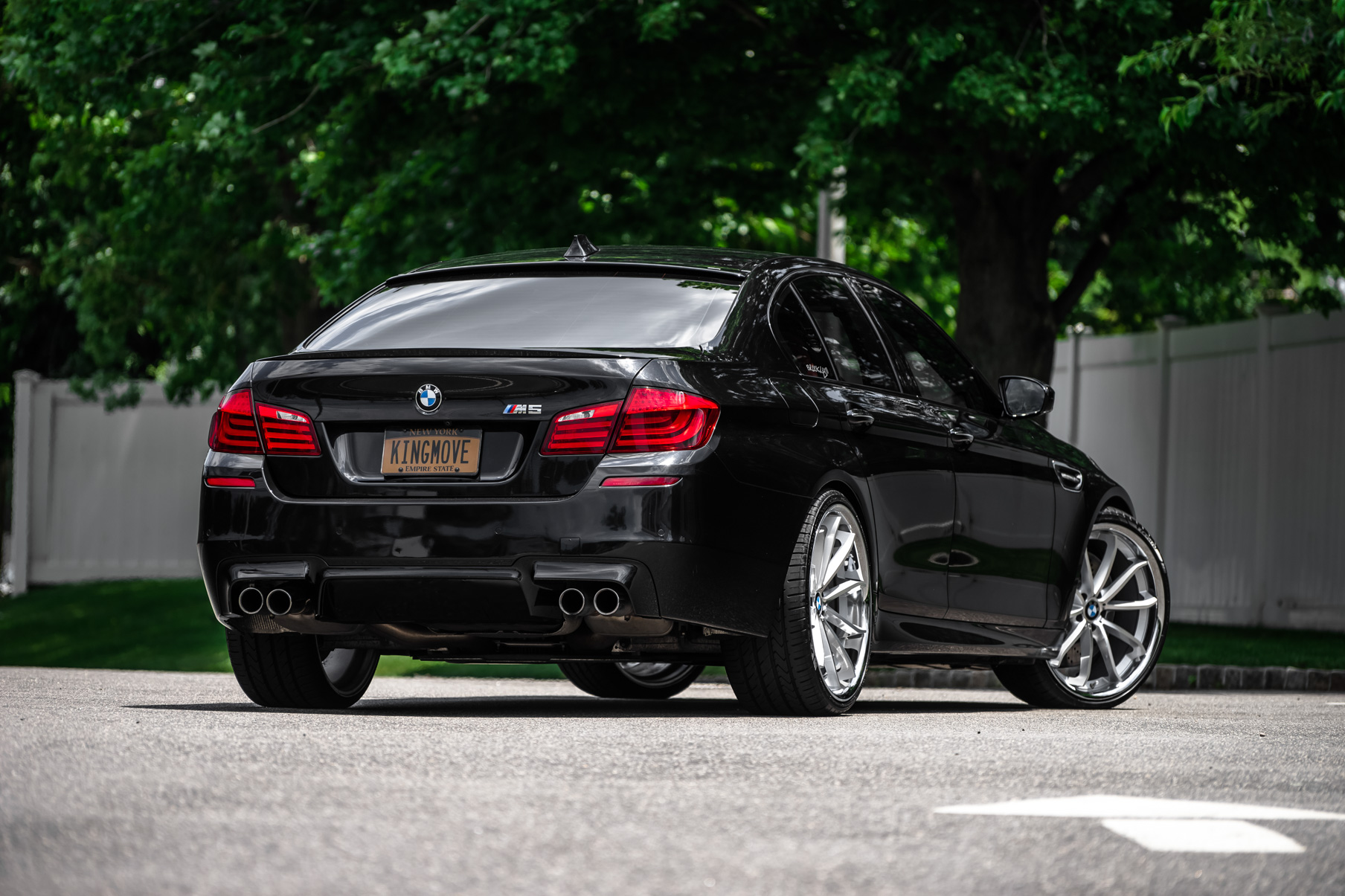 A BMW M5 on 22 Inch Blaque Diamond BD-23 Silver Wheels