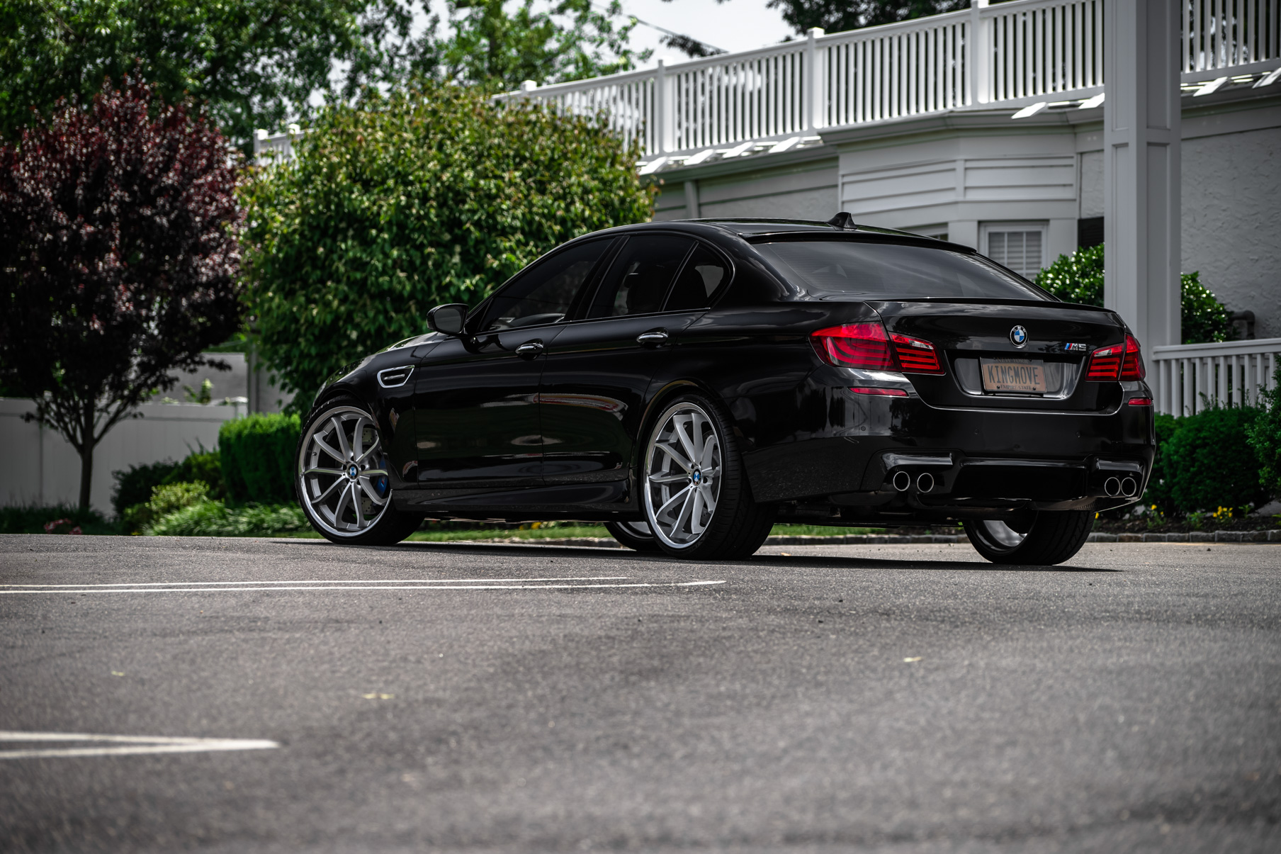 A BMW M5 on 22 Inch Blaque Diamond BD-23 Silver Wheels
