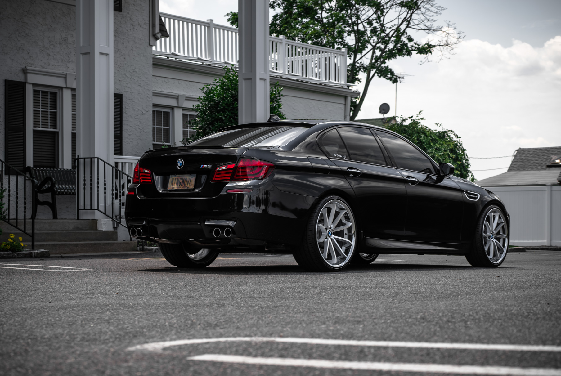 A BMW M5 on 22 Inch Blaque Diamond BD-23 Silver Wheels