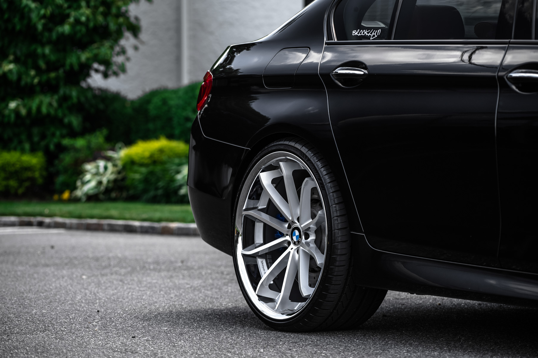 A BMW M5 on 22 Inch Blaque Diamond BD-23 Silver Wheels