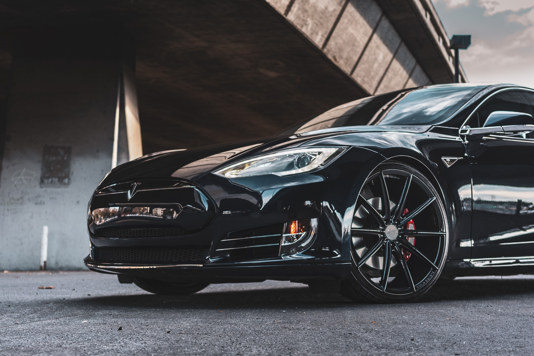 A 2016 Tesla Model S on 20 Inch Blaque Diamond BD-11 Gloss Black Wheels