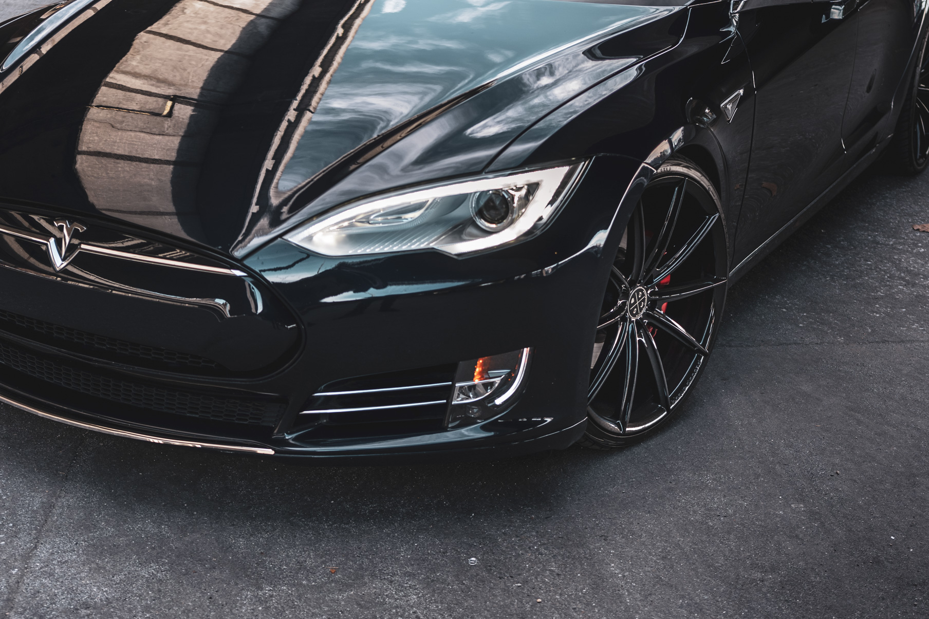 A 2016 Tesla Model S on 20 Inch Blaque Diamond BD-11 Gloss Black Wheels