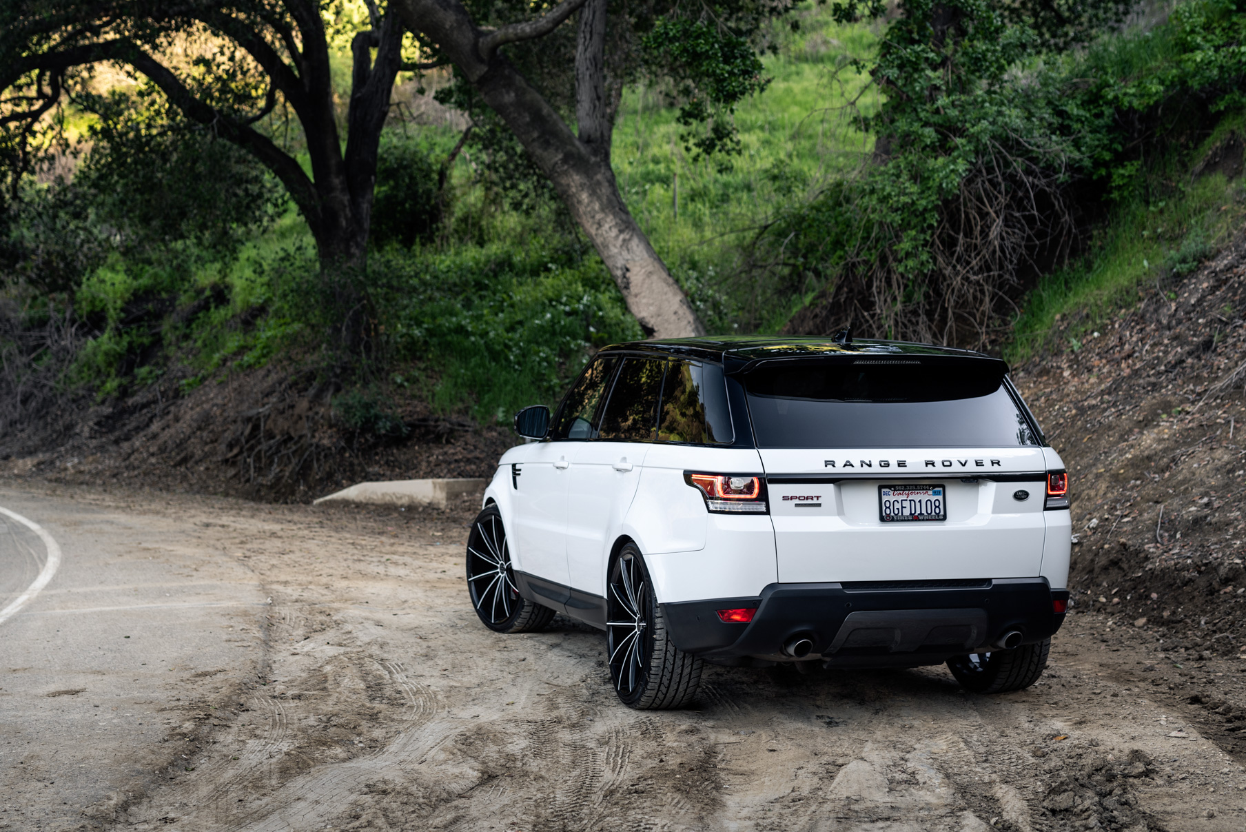 A 2018 Range Rover Sport on 20 Inch Blaque Diamond BD-11 Gloss Black Wheels