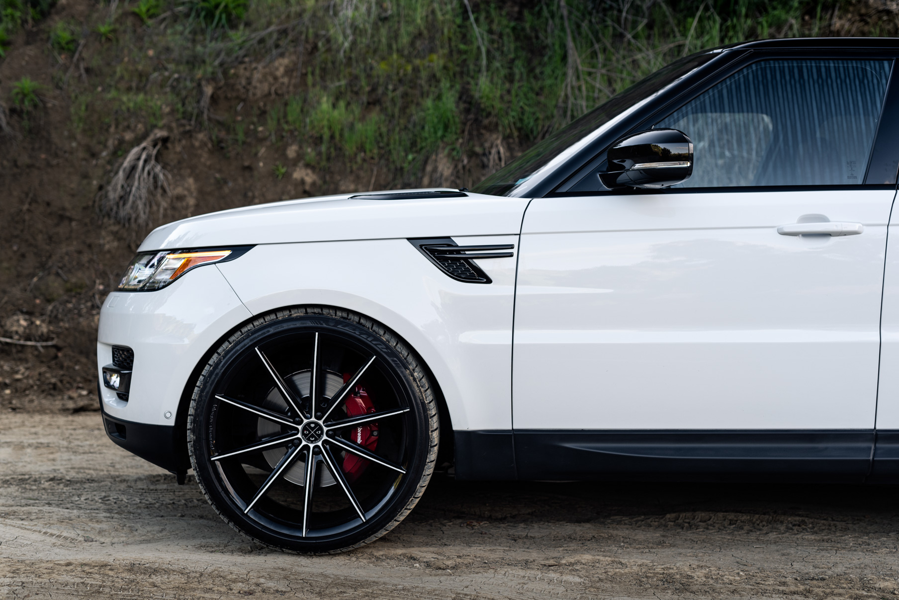 A 2018 Range Rover Sport on 20 Inch Blaque Diamond BD-11 Gloss Black Wheels