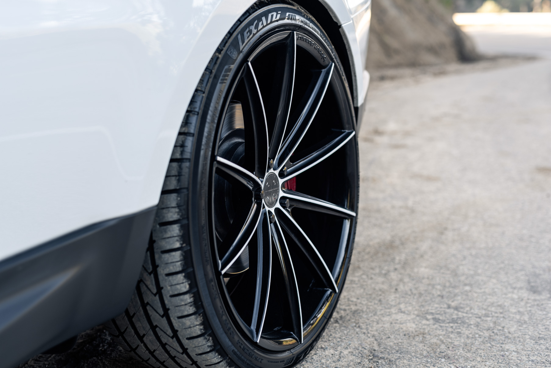 A 2018 Range Rover Sport on 20 Inch Blaque Diamond BD-11 Gloss Black Wheels