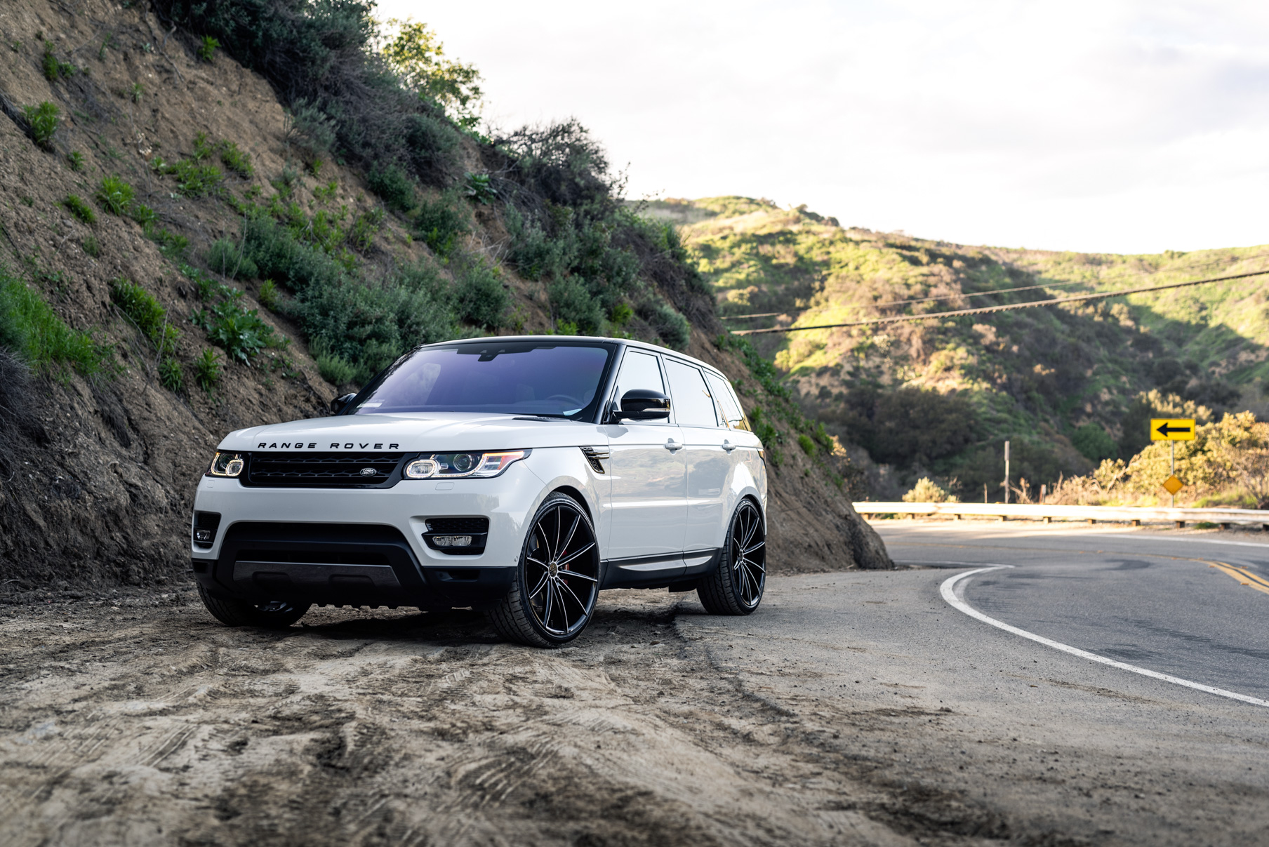 A 2018 Range Rover Sport on 20 Inch Blaque Diamond BD-11 Gloss Black Wheels