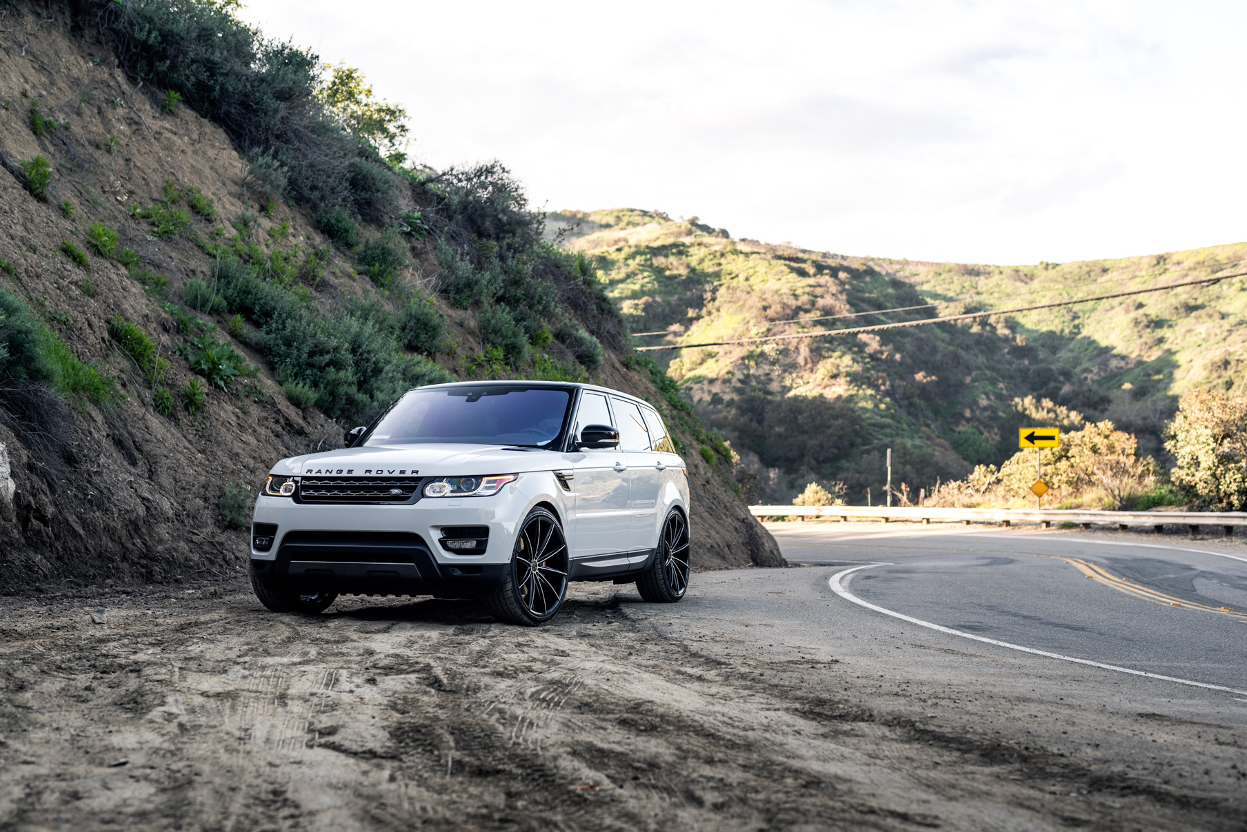 A 2018 Range Rover Sport on 20 Inch Blaque Diamond BD-11 Gloss Black Wheels