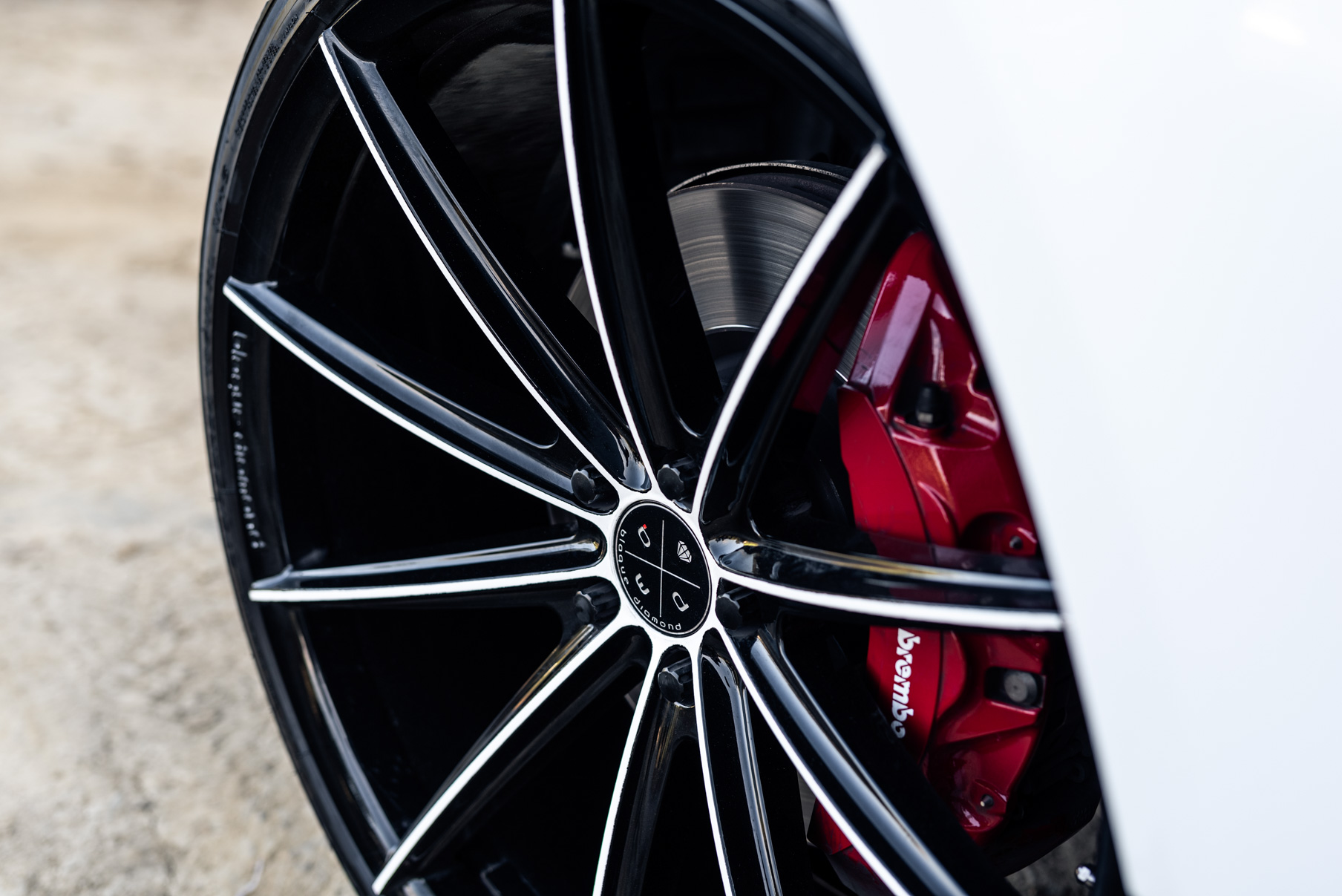 A 2018 Range Rover Sport on 20 Inch Blaque Diamond BD-11 Gloss Black Wheels
