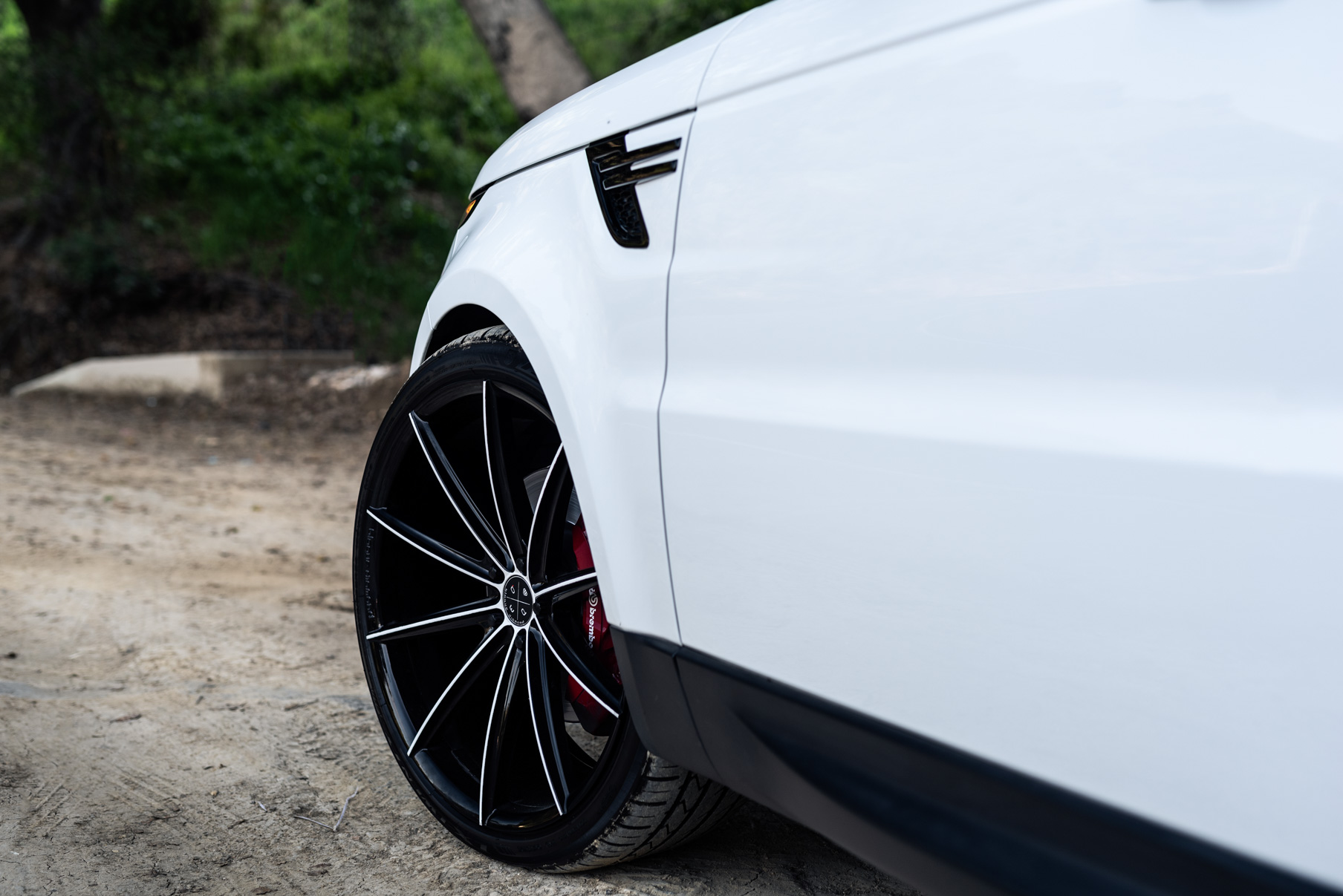 A 2018 Range Rover Sport on 20 Inch Blaque Diamond BD-11 Gloss Black Wheels