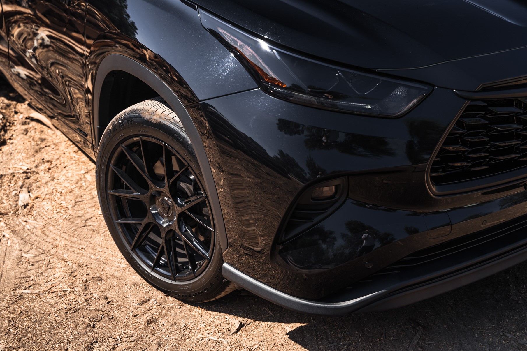 A 2021 Toyota Highlander on Blaque Diamond BD-F18 Gloss Black Wheels