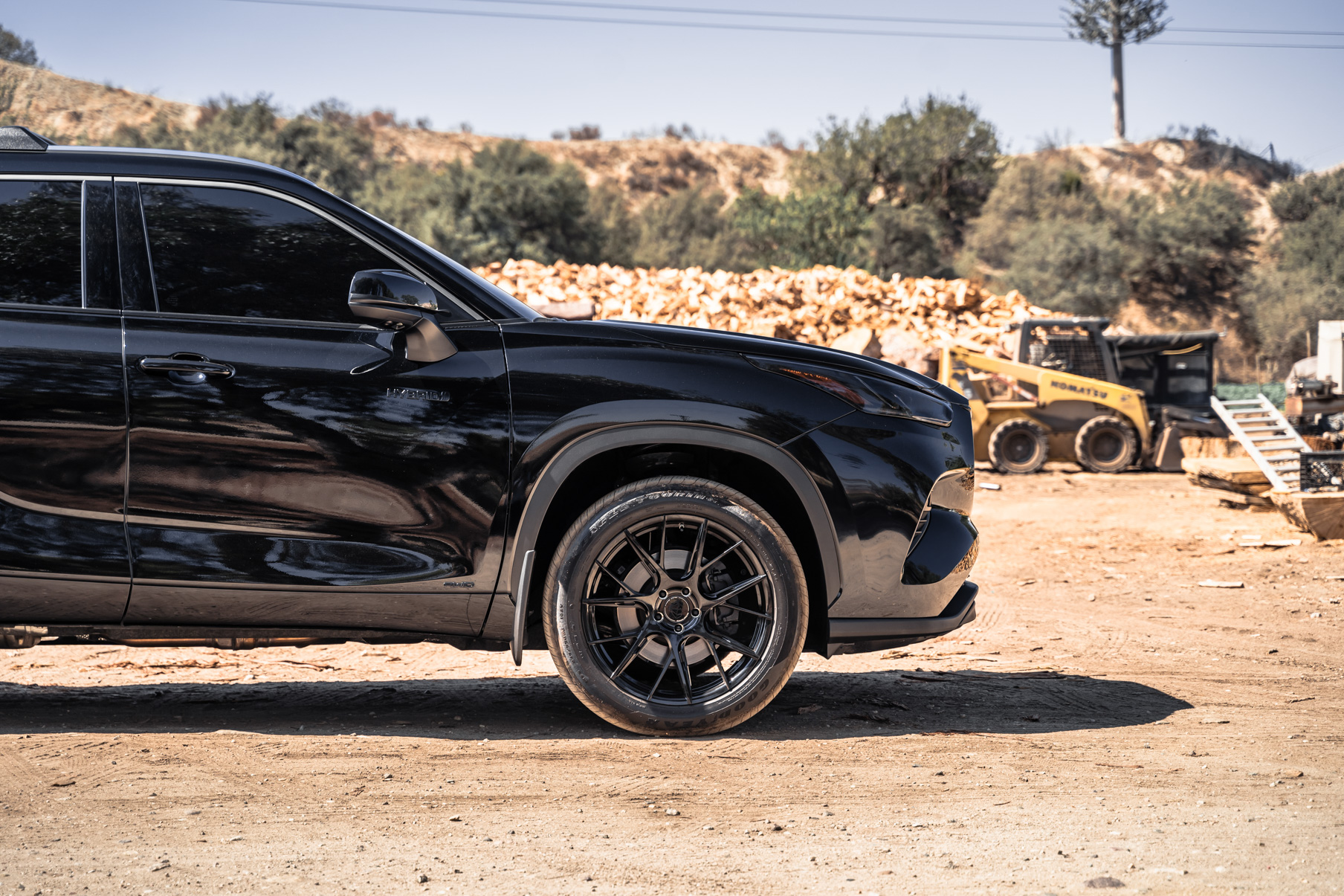 A 2021 Toyota Highlander on Blaque Diamond BD-F18 Gloss Black Wheels