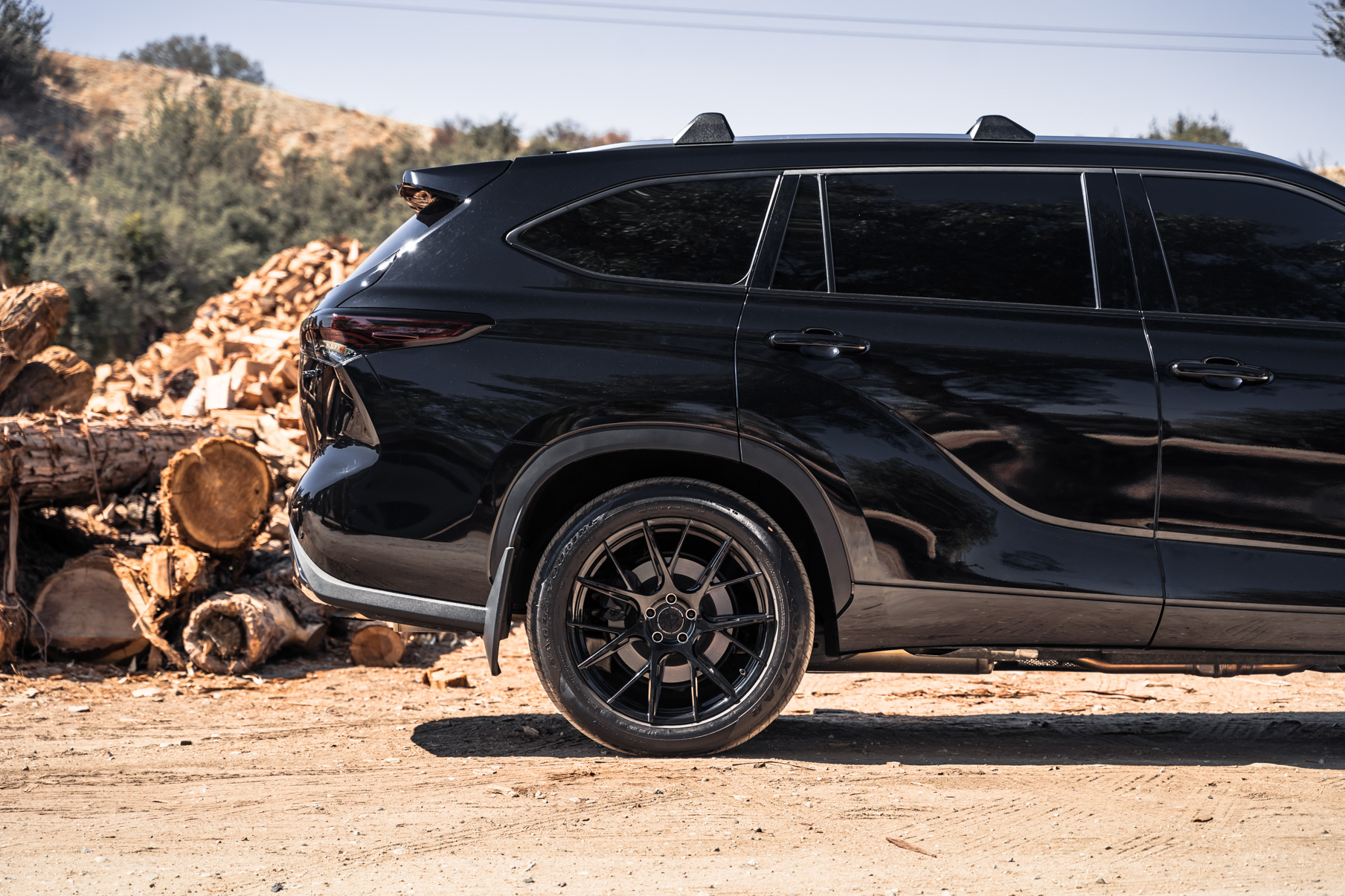 A 2021 Toyota Highlander on Blaque Diamond BD-F18 Gloss Black Wheels