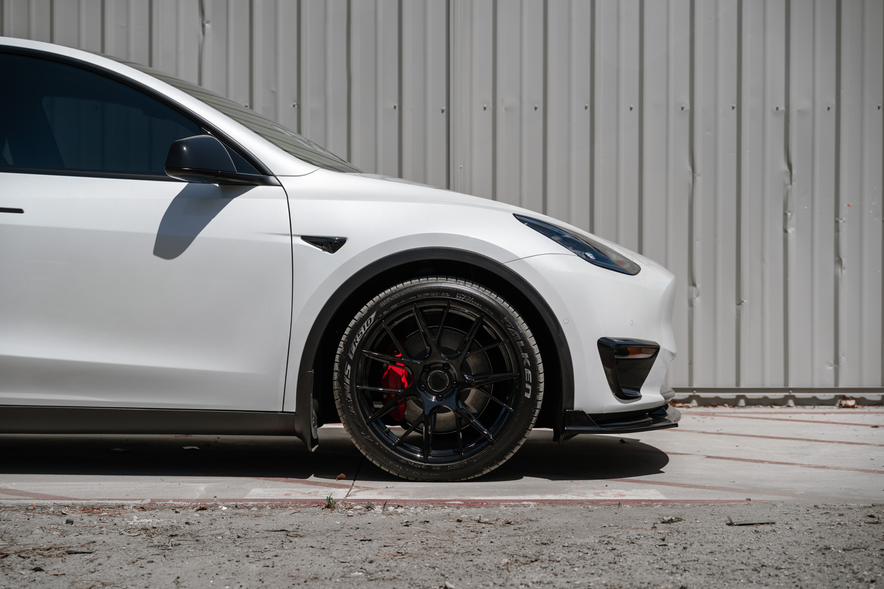 A 2020 Tesla Model Y on 20 Inch Blaque Diamond BD-F18 Gloss Black Wheels