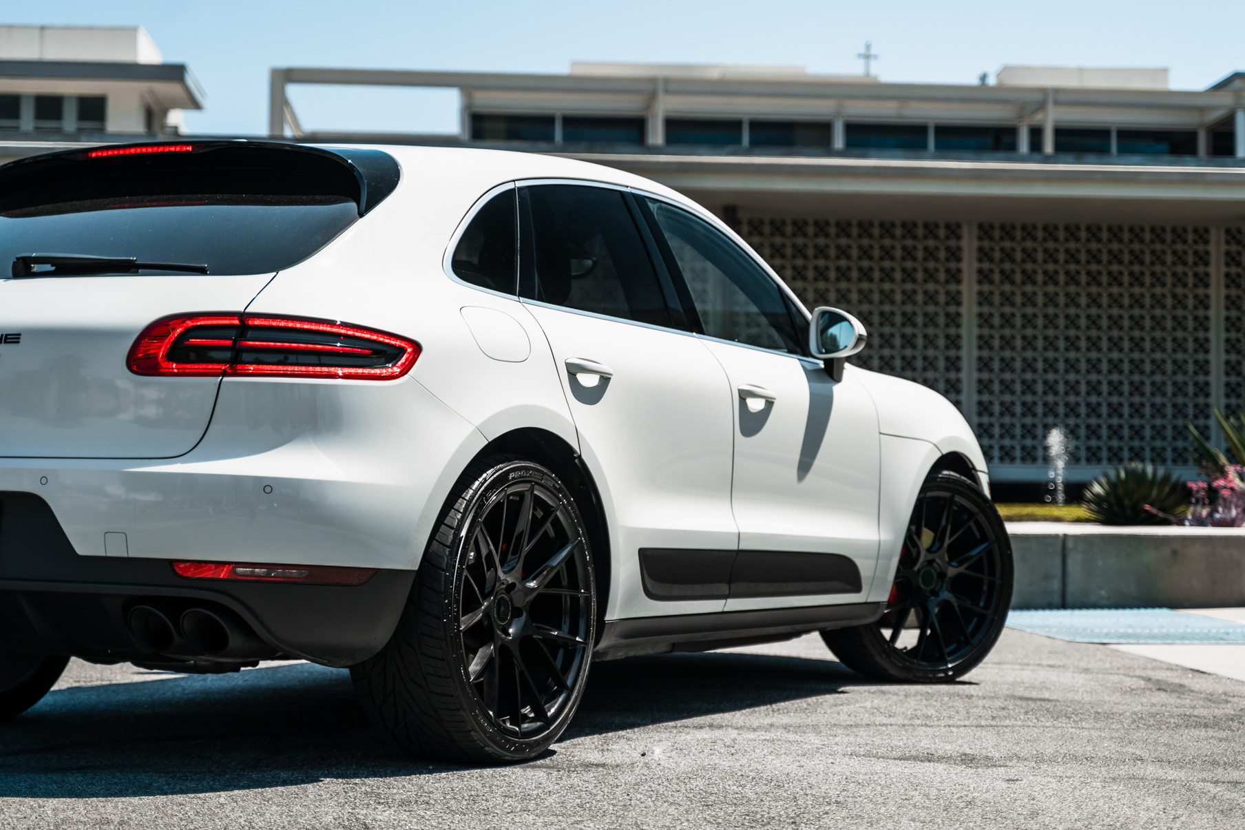 A 2018 Porsche Macan on 22 Inch Blaque Diamond BD-F18 Gloss Black Wheels