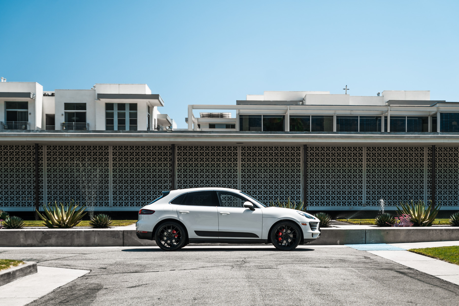 A 2018 Porsche Macan on 22 Inch Blaque Diamond BD-F18 Gloss Black Wheels