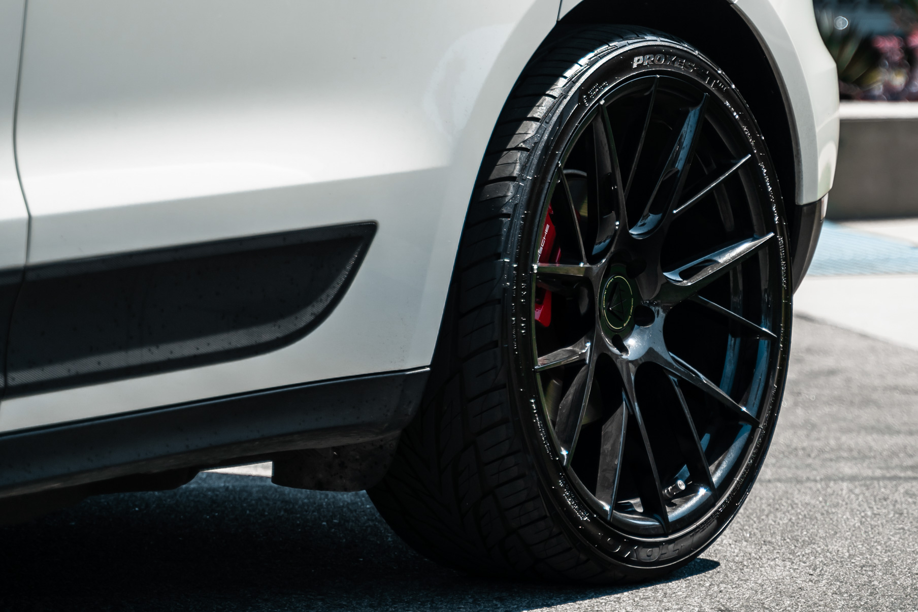 A 2018 Porsche Macan on 22 Inch Blaque Diamond BD-F18 Gloss Black Wheels