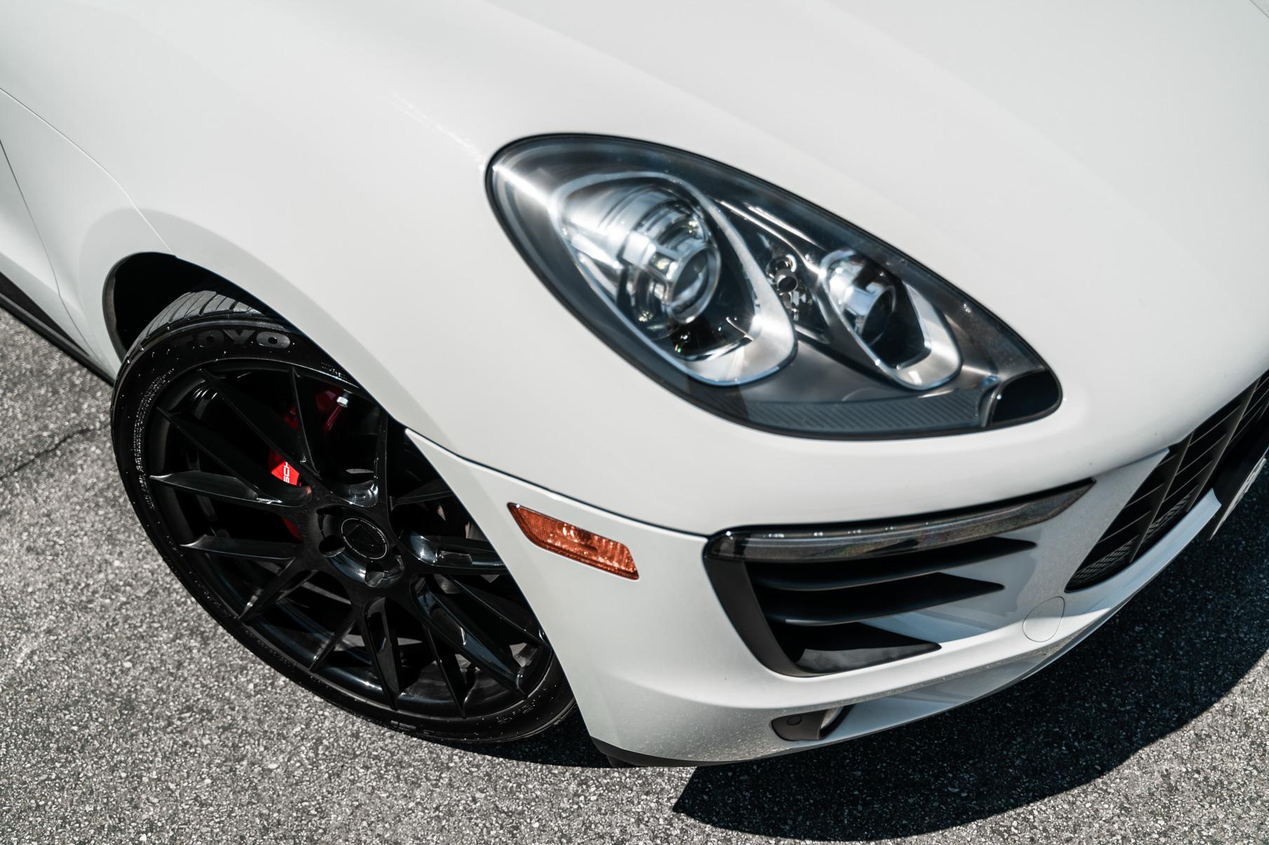 A 2018 Porsche Macan on 22 Inch Blaque Diamond BD-F18 Gloss Black Wheels