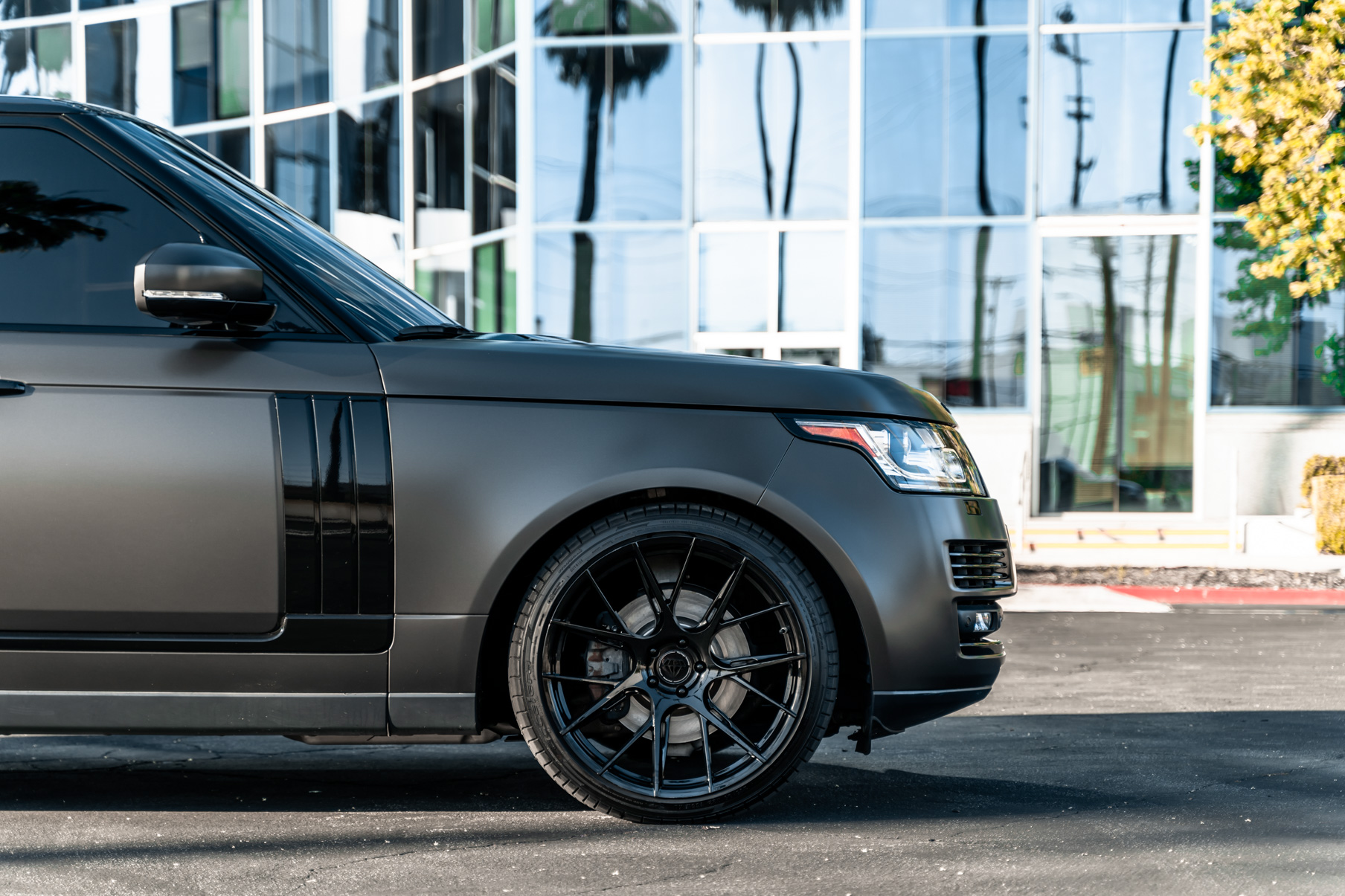 A 2016 Range Rover on 22 Inch Blaque Diamond BD-F18 Gloss Black Wheels