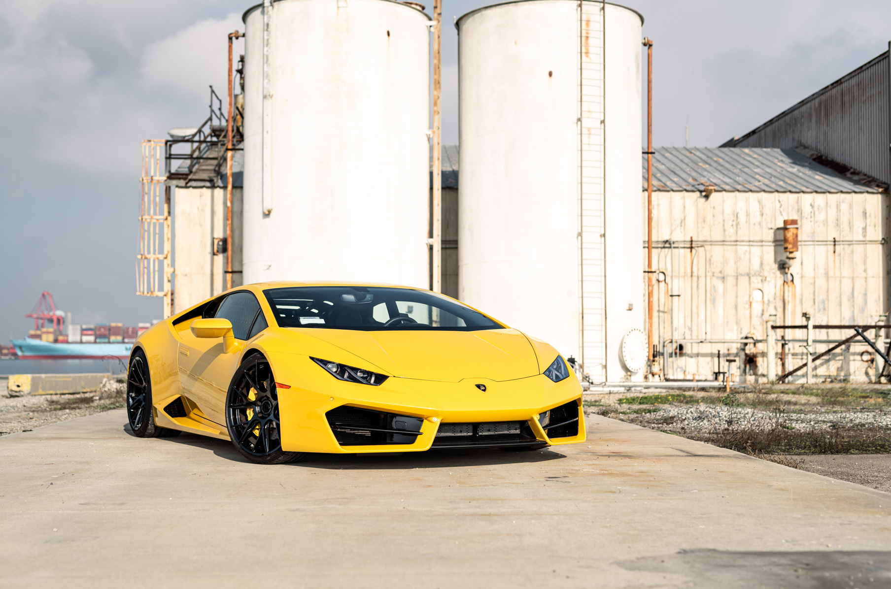 A 2017 Huracan on Blaque Diamond BD-F18 on Gloss Black Wheels