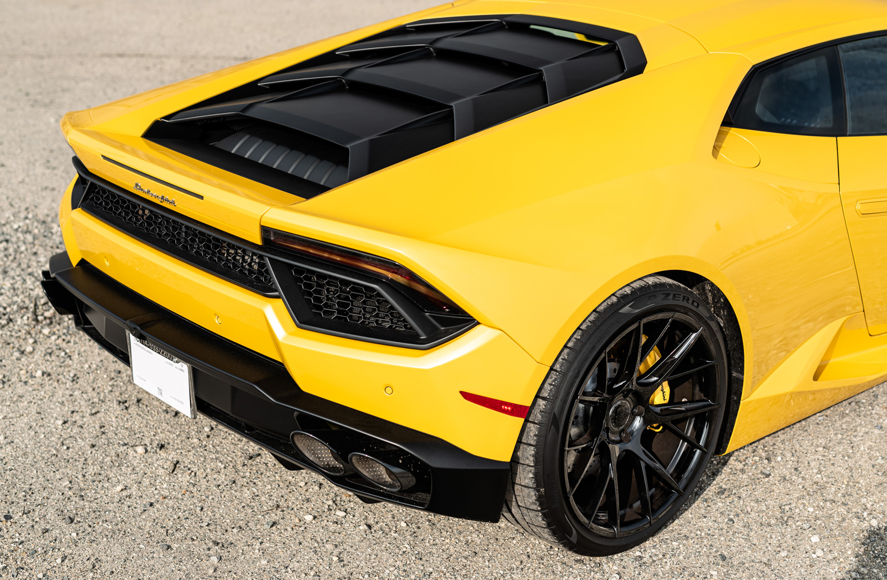 A 2017 Huracan on Blaque Diamond BD-F18 on Gloss Black Wheels