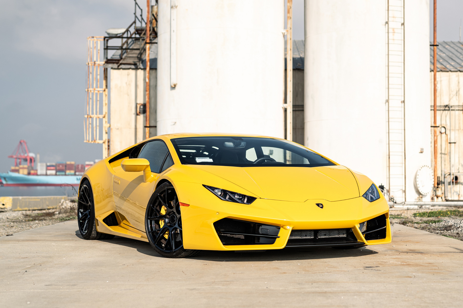 A 2017 Huracan on Blaque Diamond BD-F18 on Gloss Black Wheels