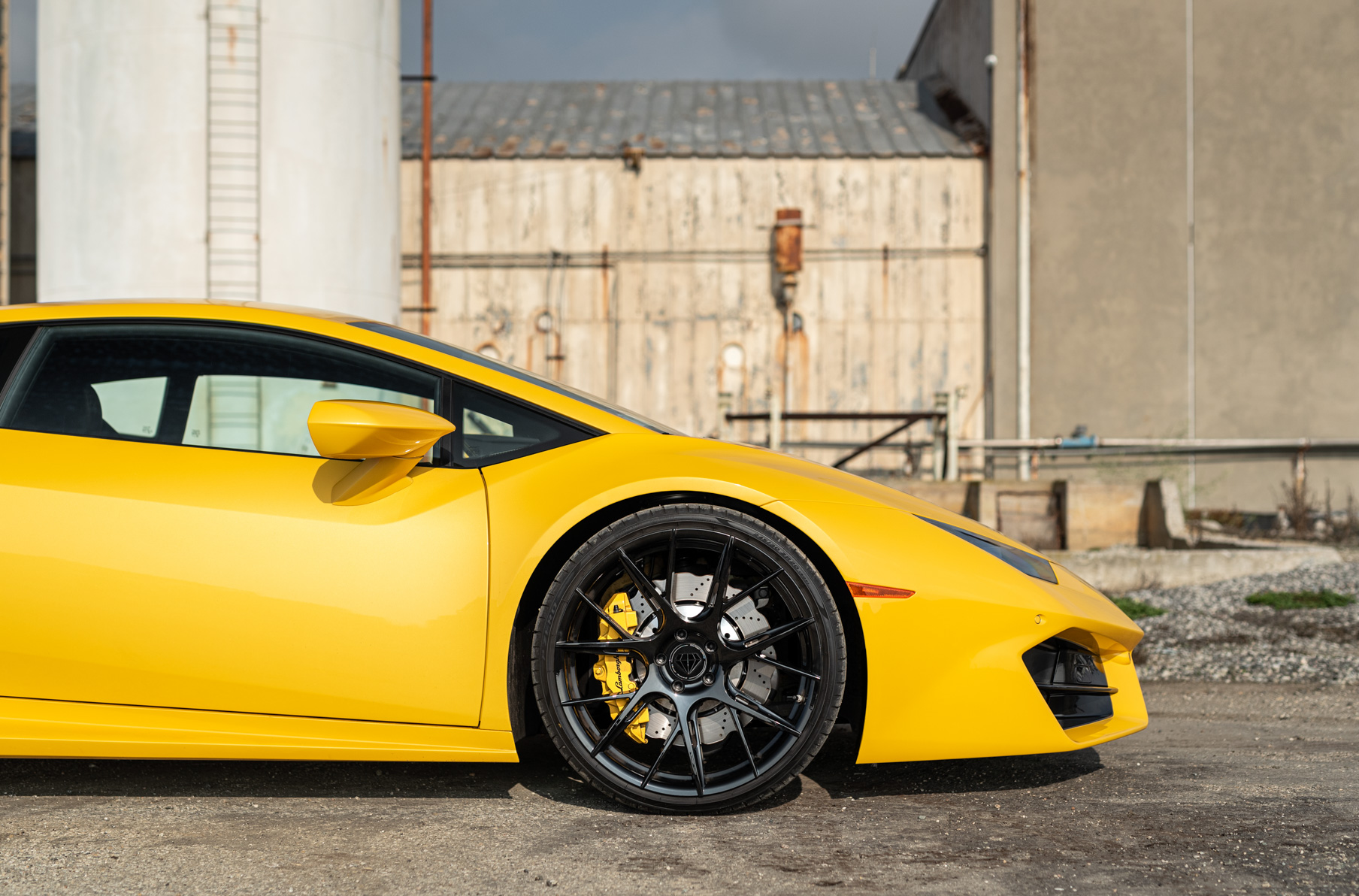 A 2017 Huracan on Blaque Diamond BD-F18 on Gloss Black Wheels