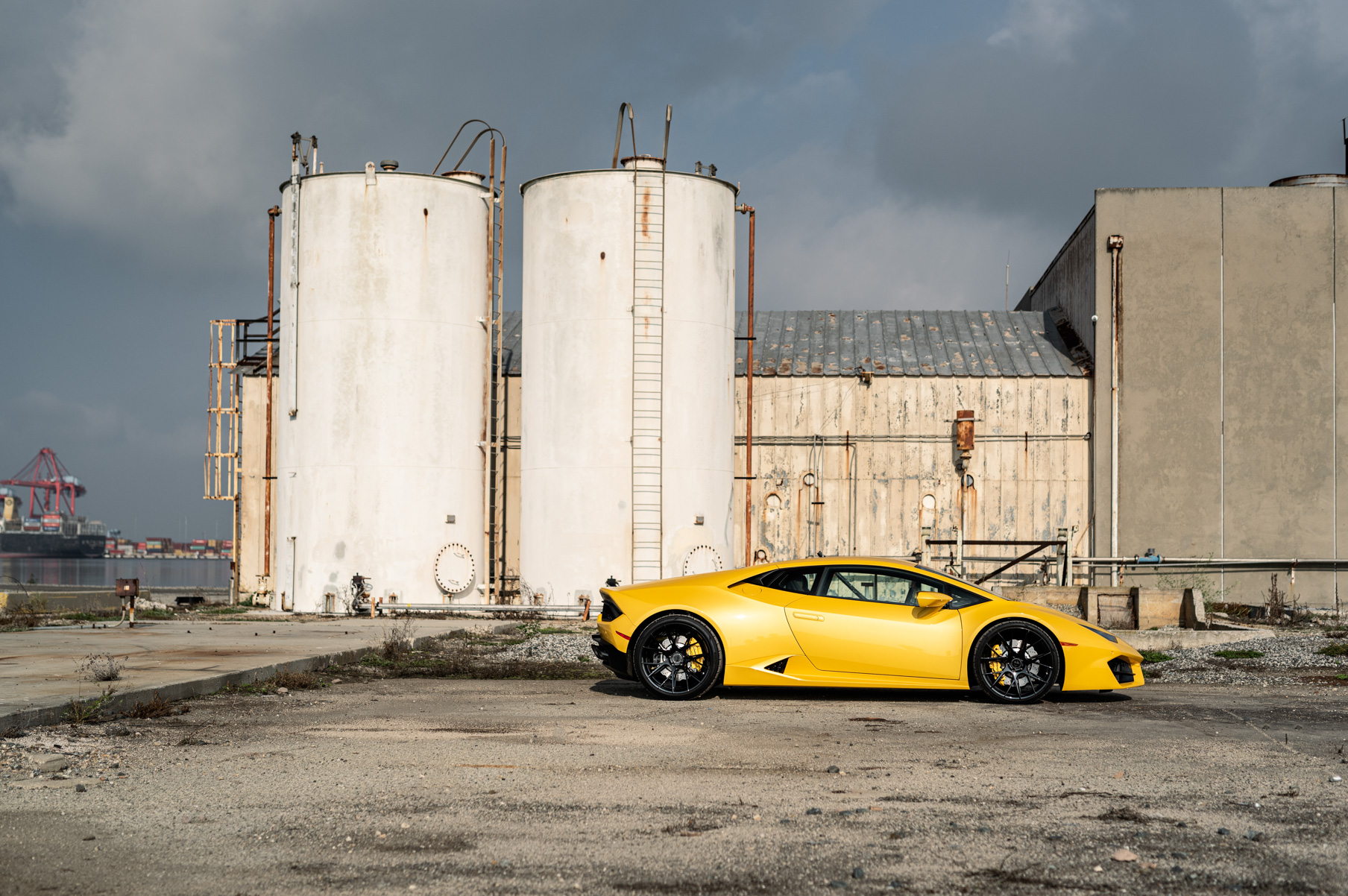 A 2017 Huracan on Blaque Diamond BD-F18 on Gloss Black Wheels