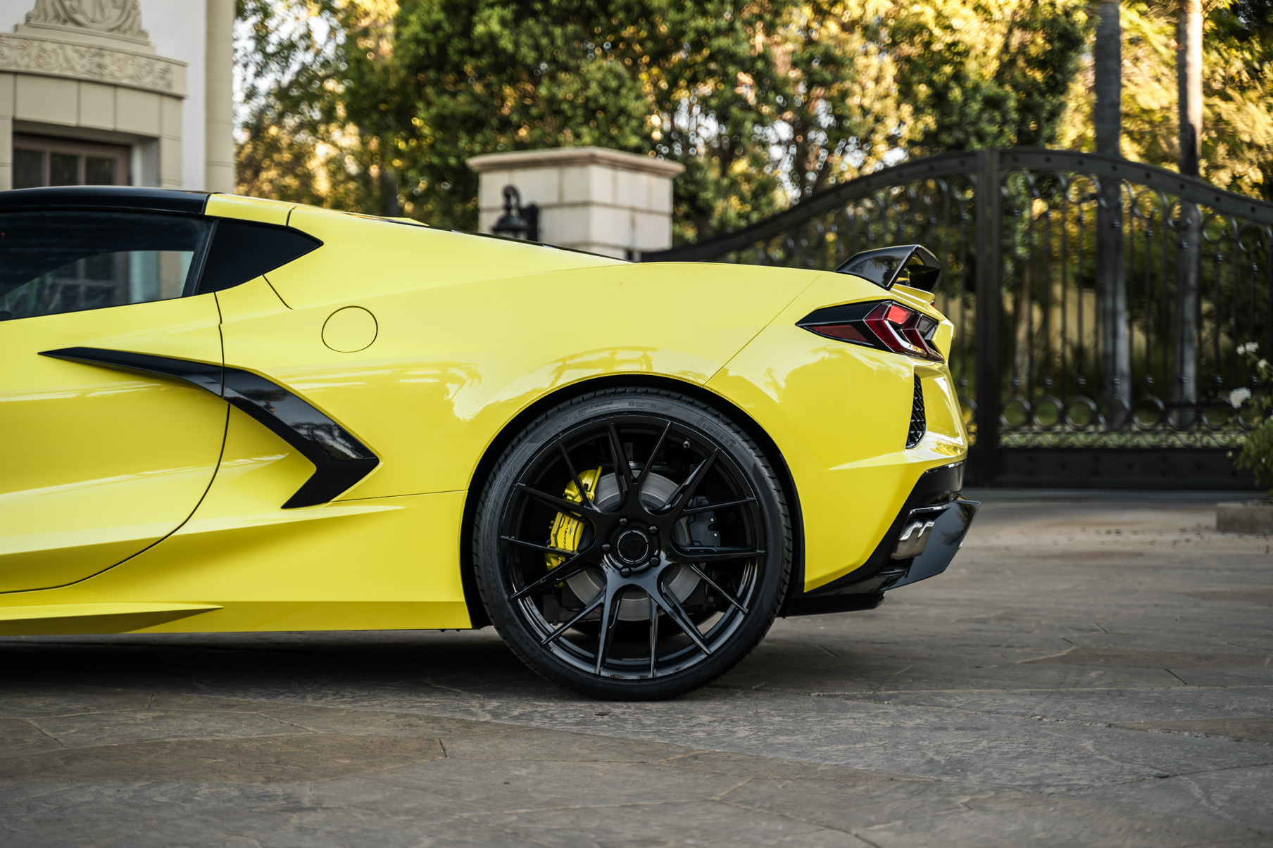 2020_Chevrolet_Corvette_C8_Blaque_Diamond_Wheels_BDF18_20_inch_Gloss_Black (12)