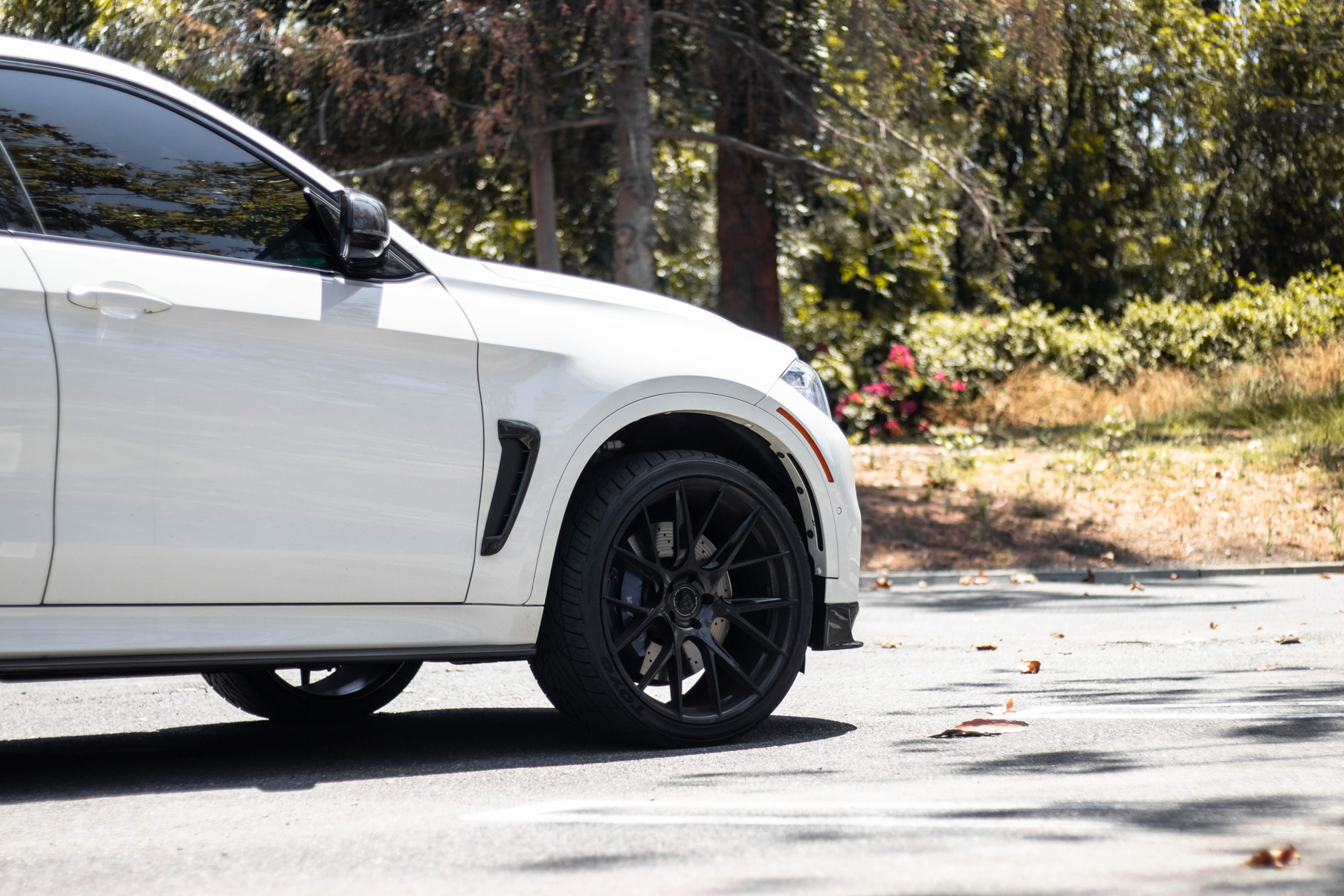A 2018 BMW X6M on 22 Inch Blaque Diamond BD-F18 Gloss Black Wheels