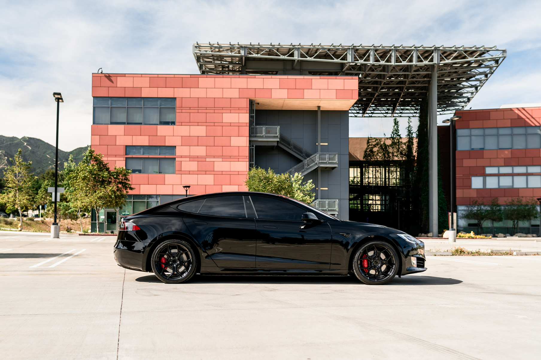 A 2020 Tesla Model S on 20 Inch Blaque Diamond BD-F25 Gloss Black Wheels