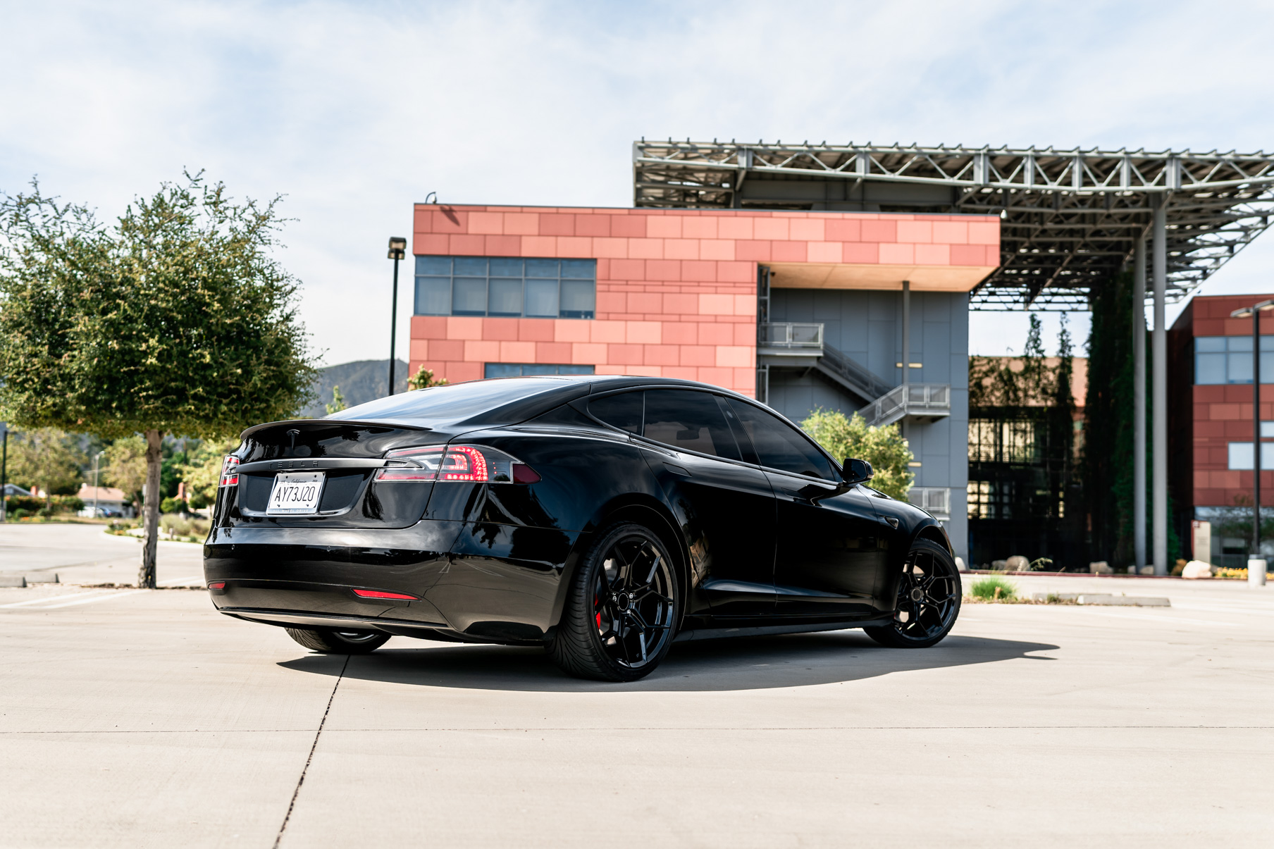 A 2020 Tesla Model S on 20 Inch Blaque Diamond BD-F25 Gloss Black Wheels