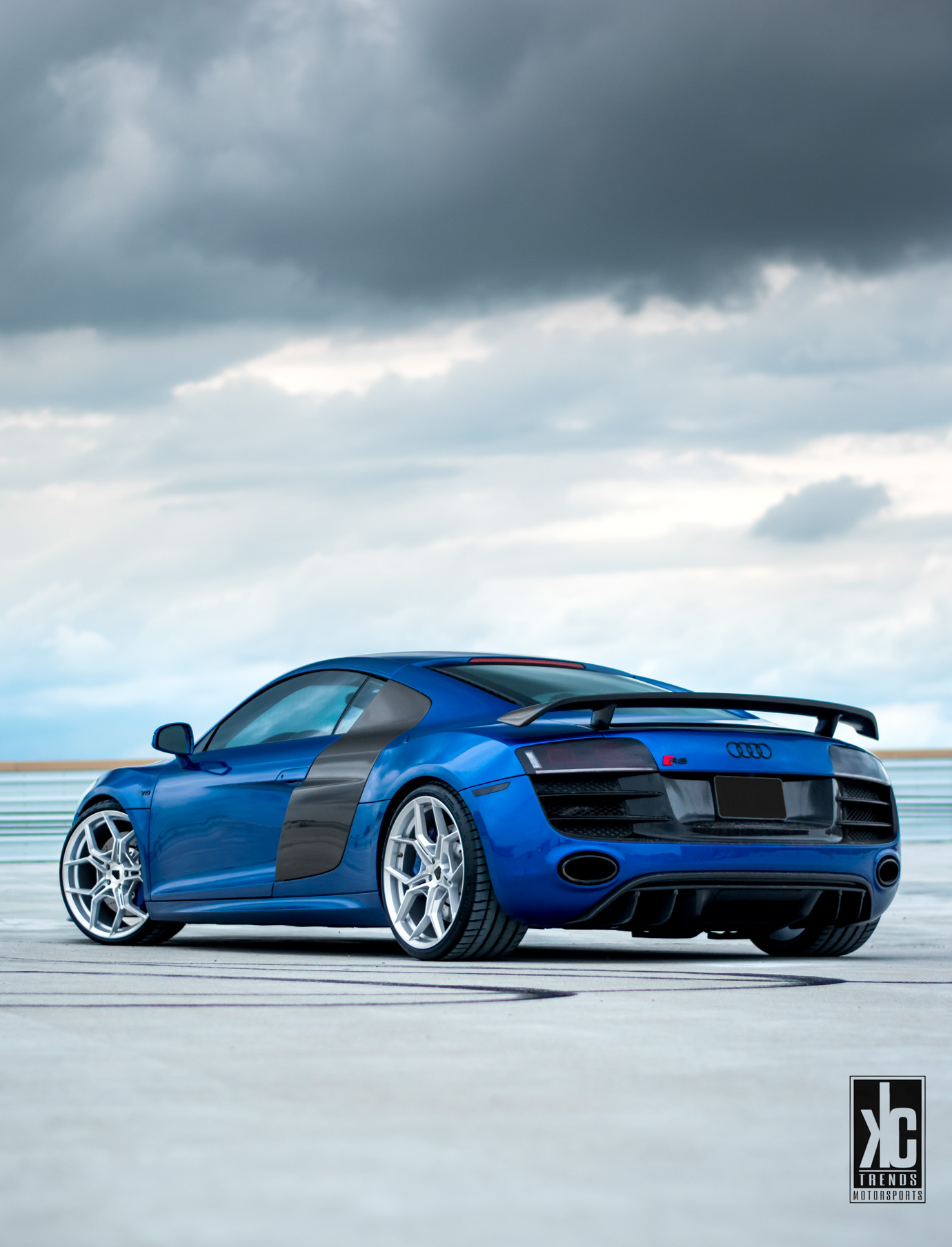A 2010 Audi R8 V10 on Blaque Diamond BD-F25 Brushed Silver Wheels