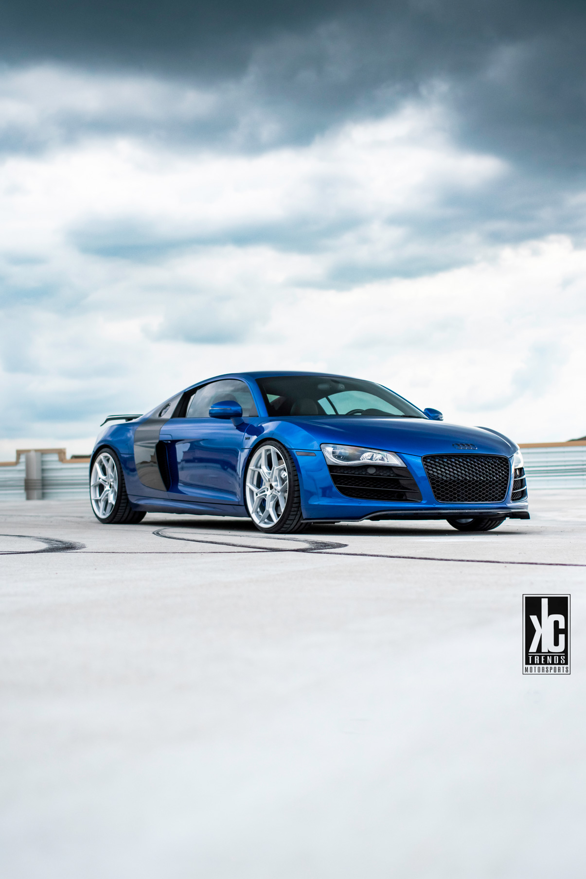 A 2010 Audi R8 V10 on Blaque Diamond BD-F25 Brushed Silver Wheels