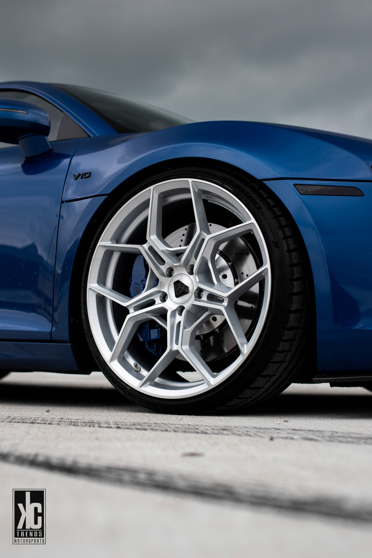 A 2010 Audi R8 V10 on Blaque Diamond BD-F25 Brushed Silver Wheels