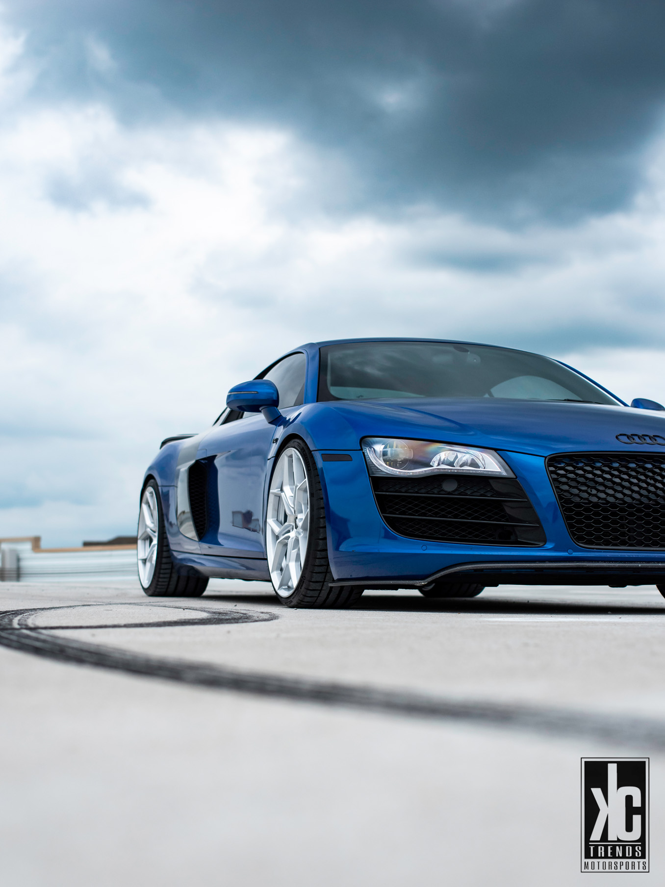A 2010 Audi R8 V10 on Blaque Diamond BD-F25 Brushed Silver Wheels