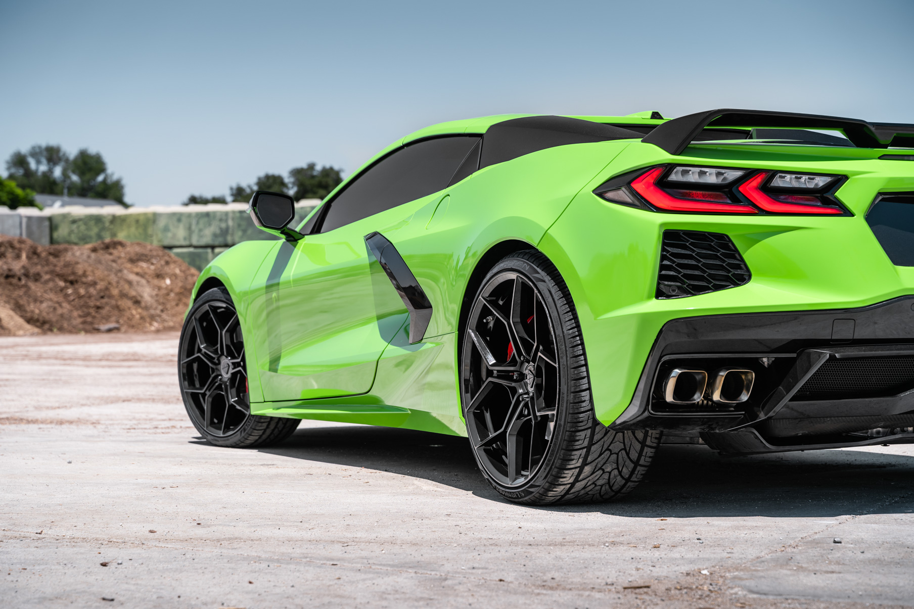 A 2021 Chevrolet Corvette C8 on BD-F25 Gloss Black Wheels