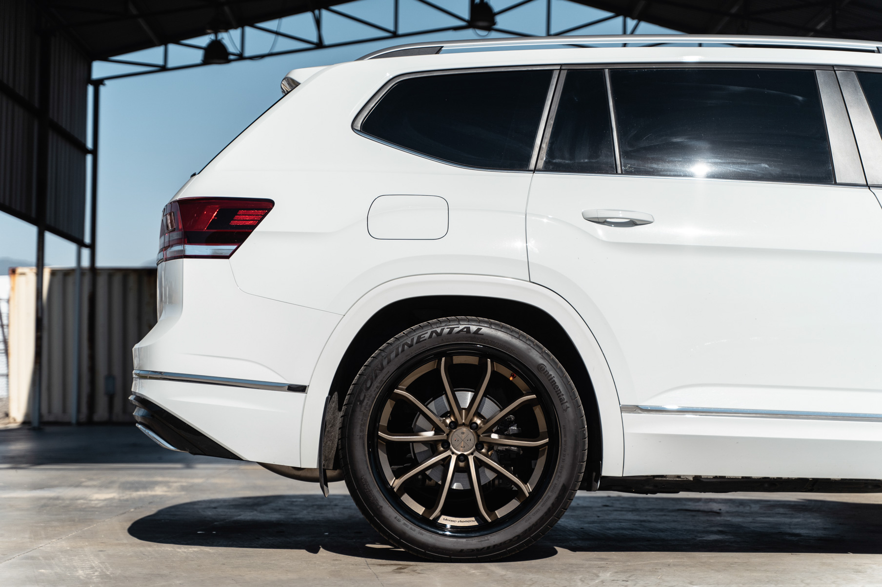 A 2018 Volkswagen Atlas on Blaque Diamond BD-23 22 inch Matte Bronze Wheels