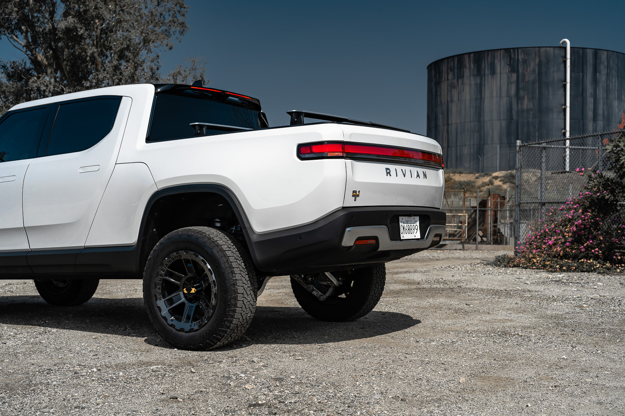 A 2023 Rivian R1T on BD-O801 Machined Tinted Gloss Black Wheels