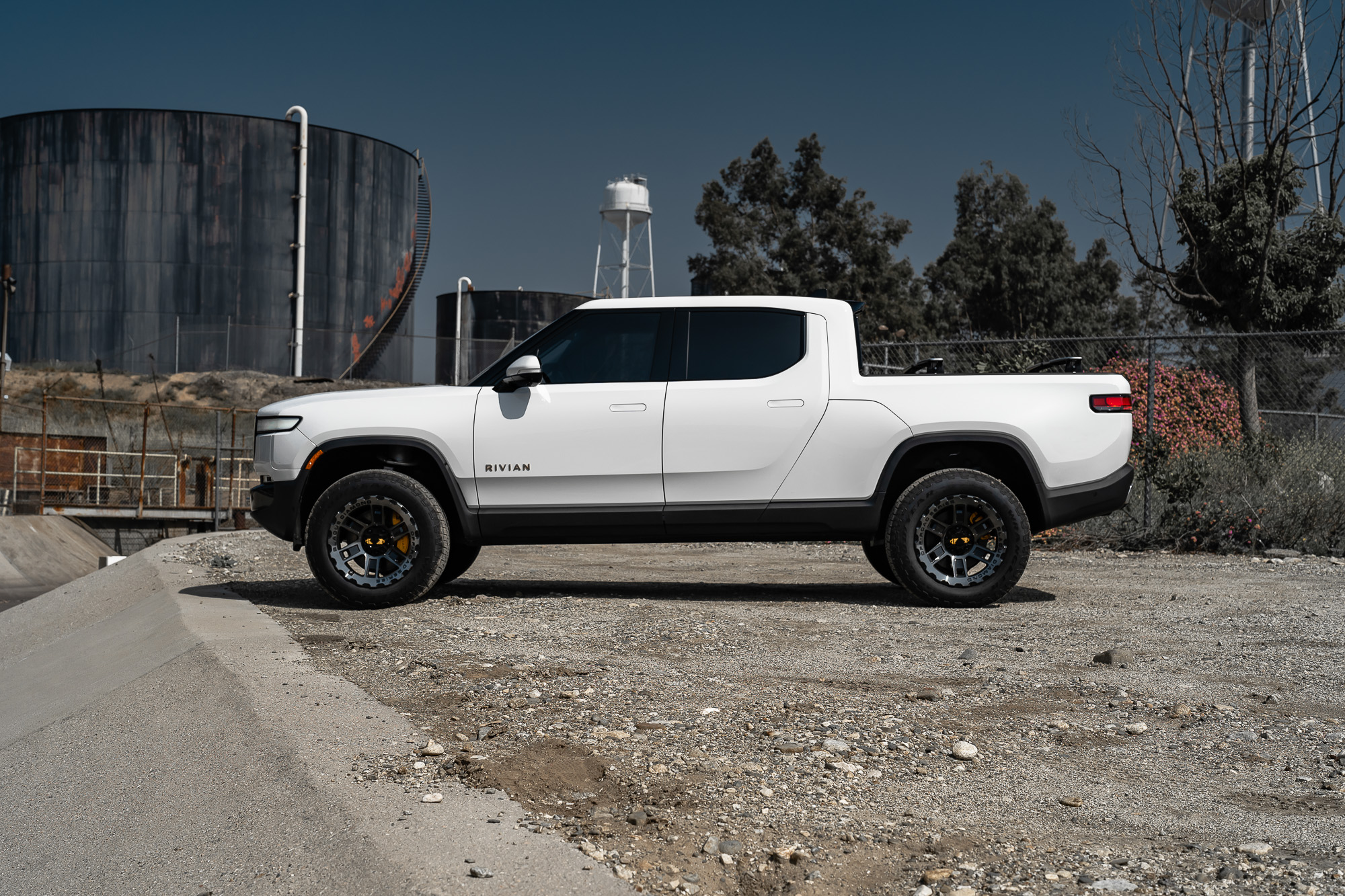 A 2023 Rivian R1T on BD-O801 Machined Tinted Gloss Black Wheels