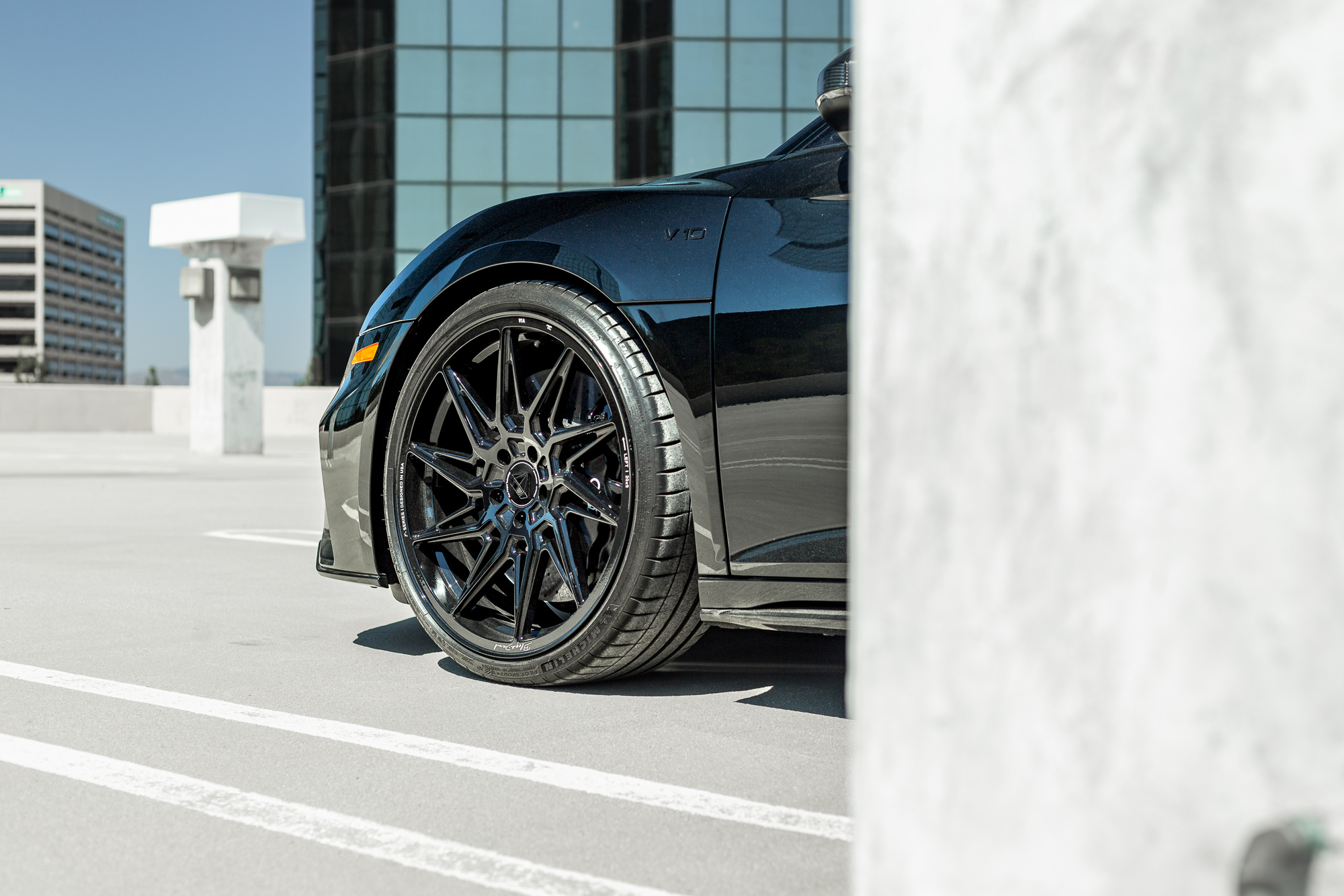 A 2020 Audi R8 on Blaque Diamond BD-F20 Gloss Black Wheels