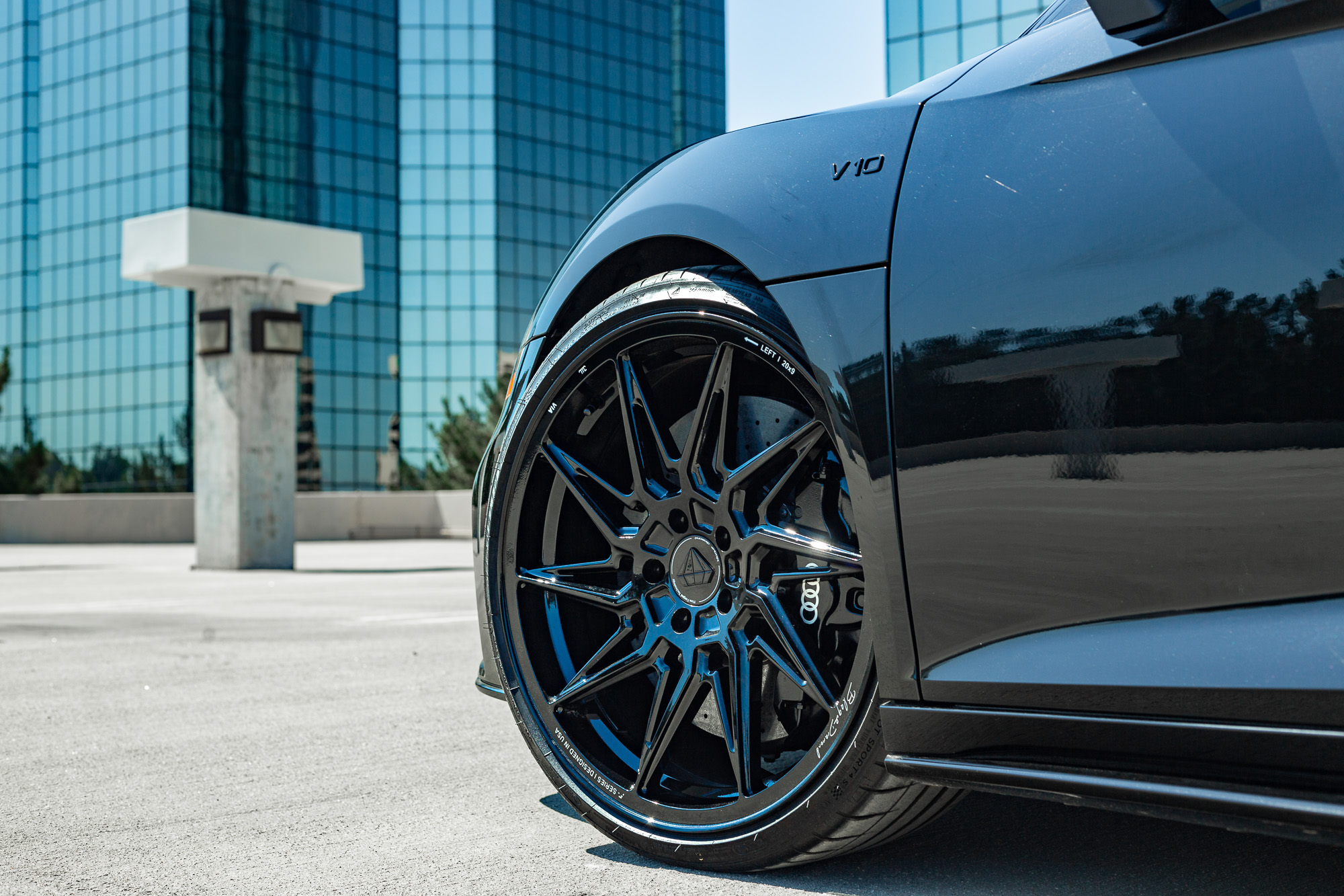 A 2020 Audi R8 on Blaque Diamond BD-F20 Gloss Black Wheels