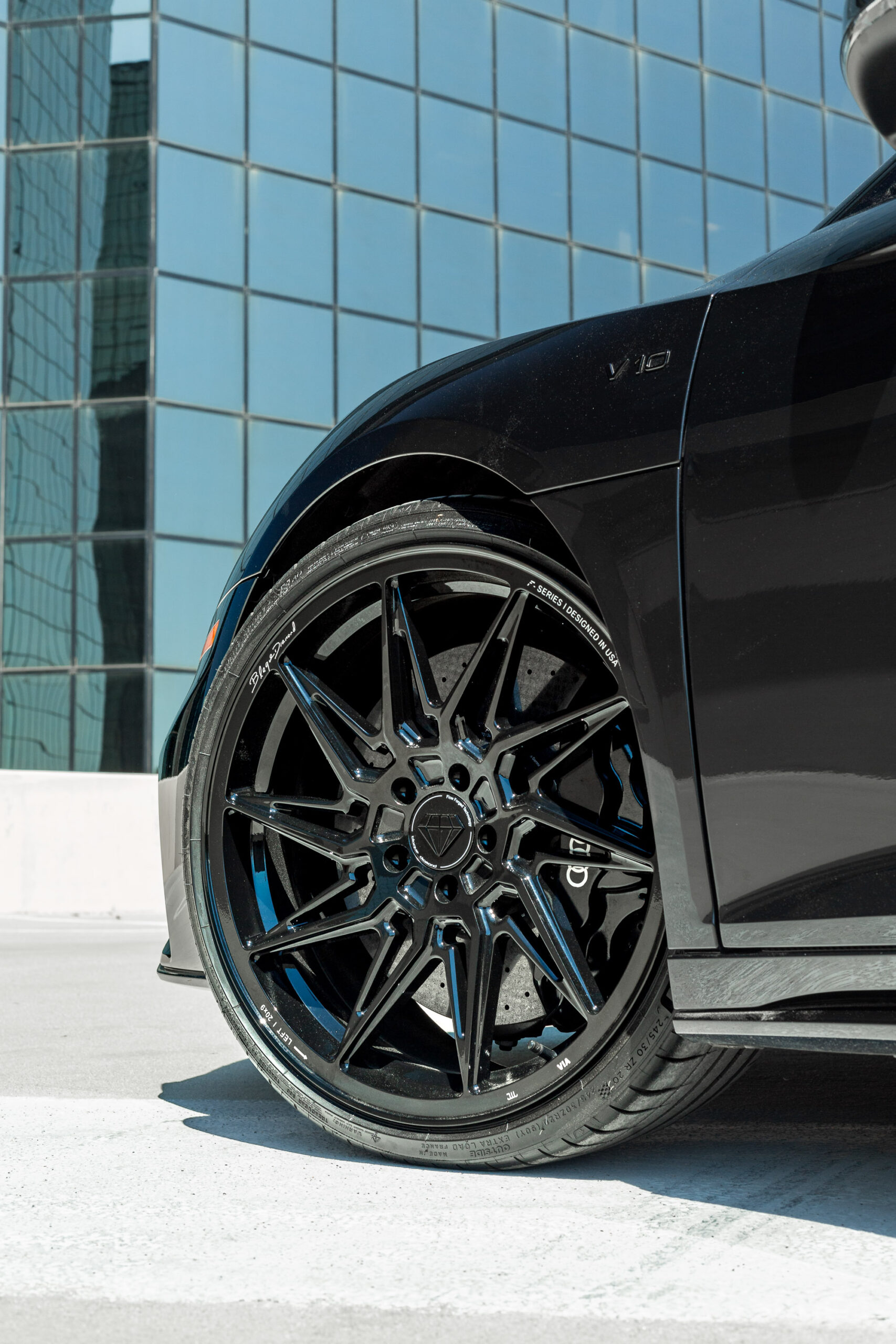 A 2020 Audi R8 on Blaque Diamond BD-F20 Gloss Black Wheels