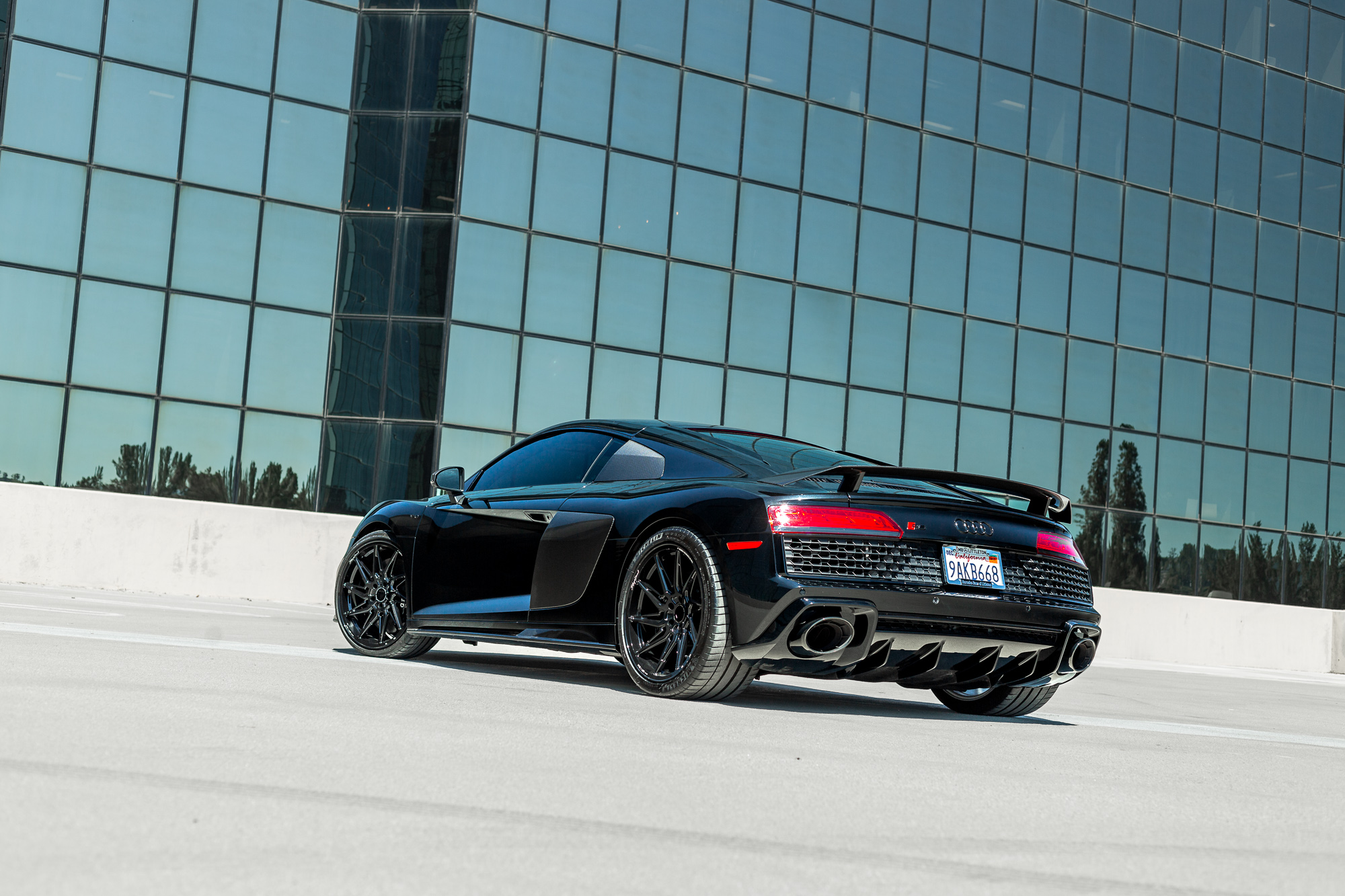 A 2020 Audi R8 on Blaque Diamond BD-F20 Gloss Black Wheels