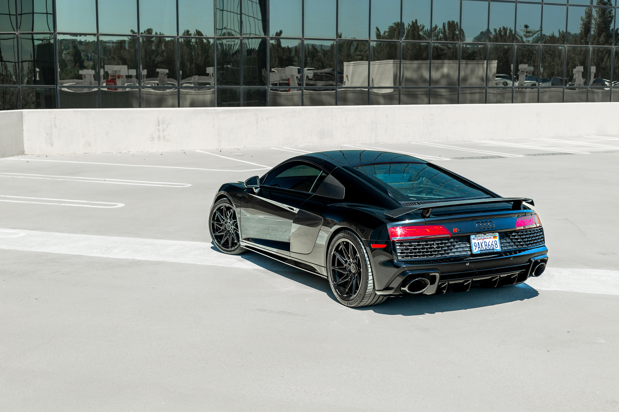 A 2020 Audi R8 on Blaque Diamond BD-F20 Gloss Black Wheels