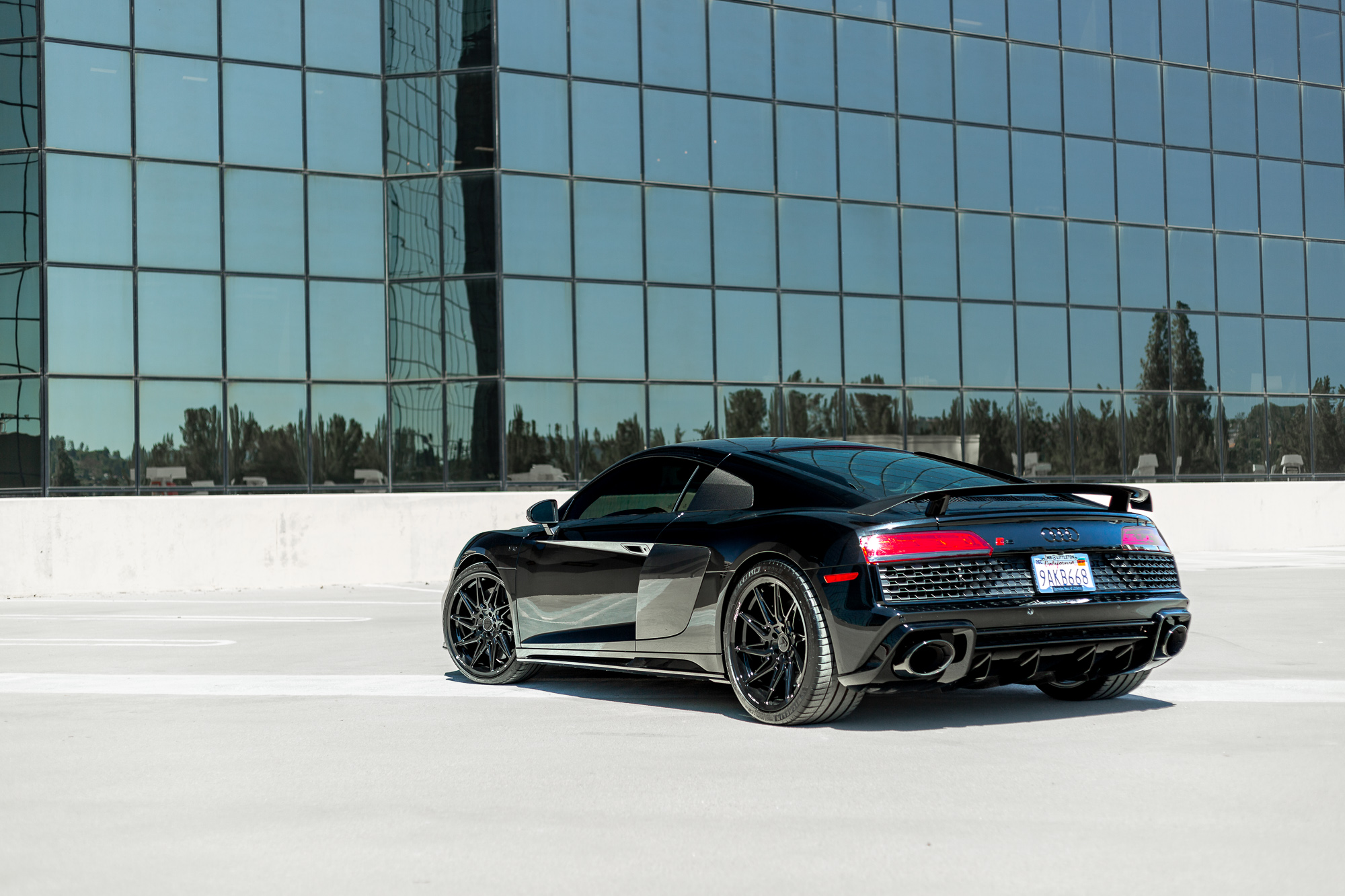 A 2020 Audi R8 on Blaque Diamond BD-F20 Gloss Black Wheels