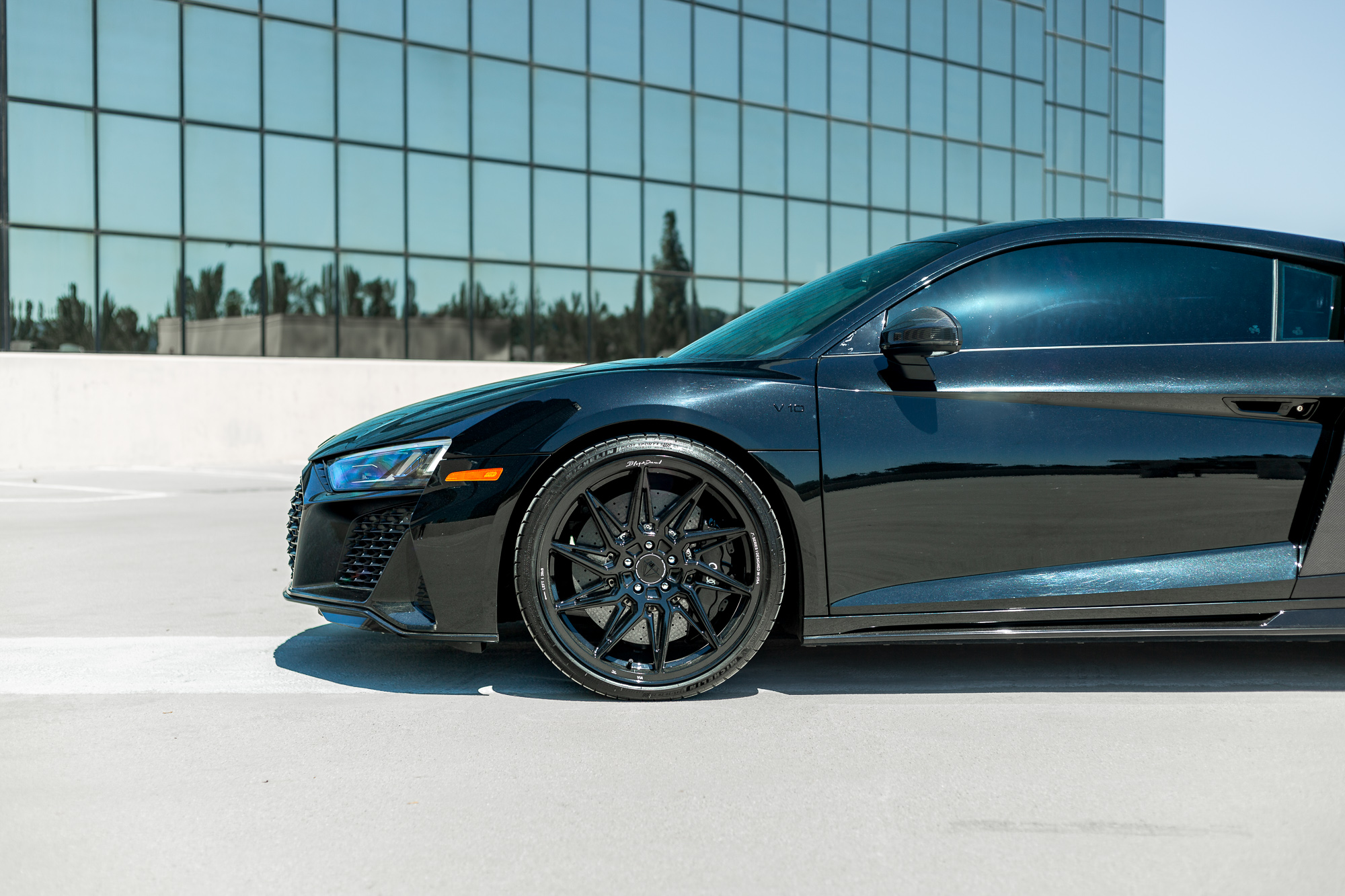 A 2020 Audi R8 on Blaque Diamond BD-F20 Gloss Black Wheels