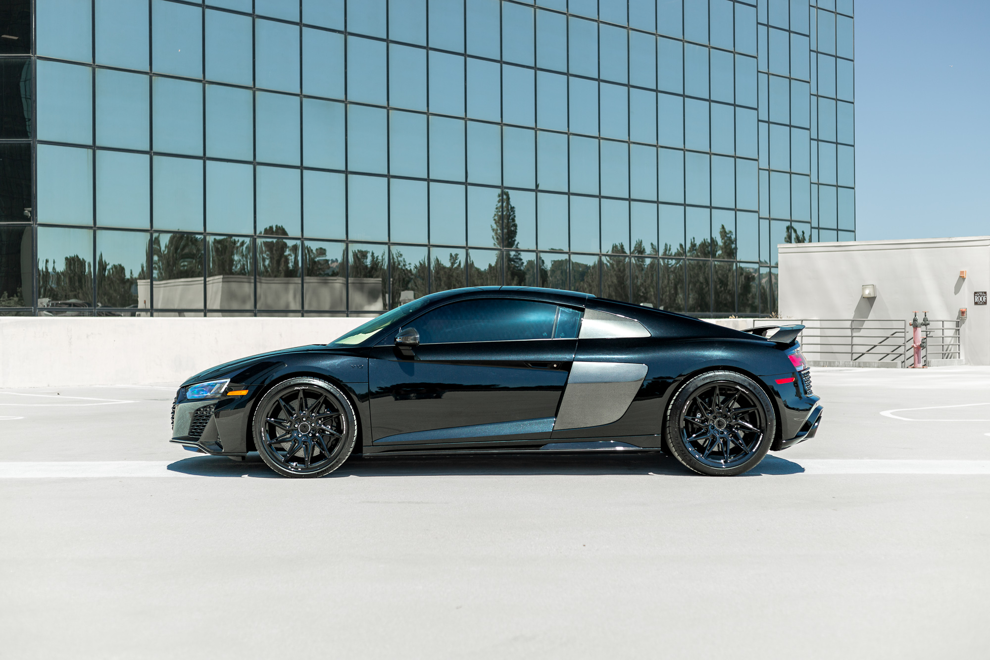A 2020 Audi R8 on Blaque Diamond BD-F20 Gloss Black Wheels